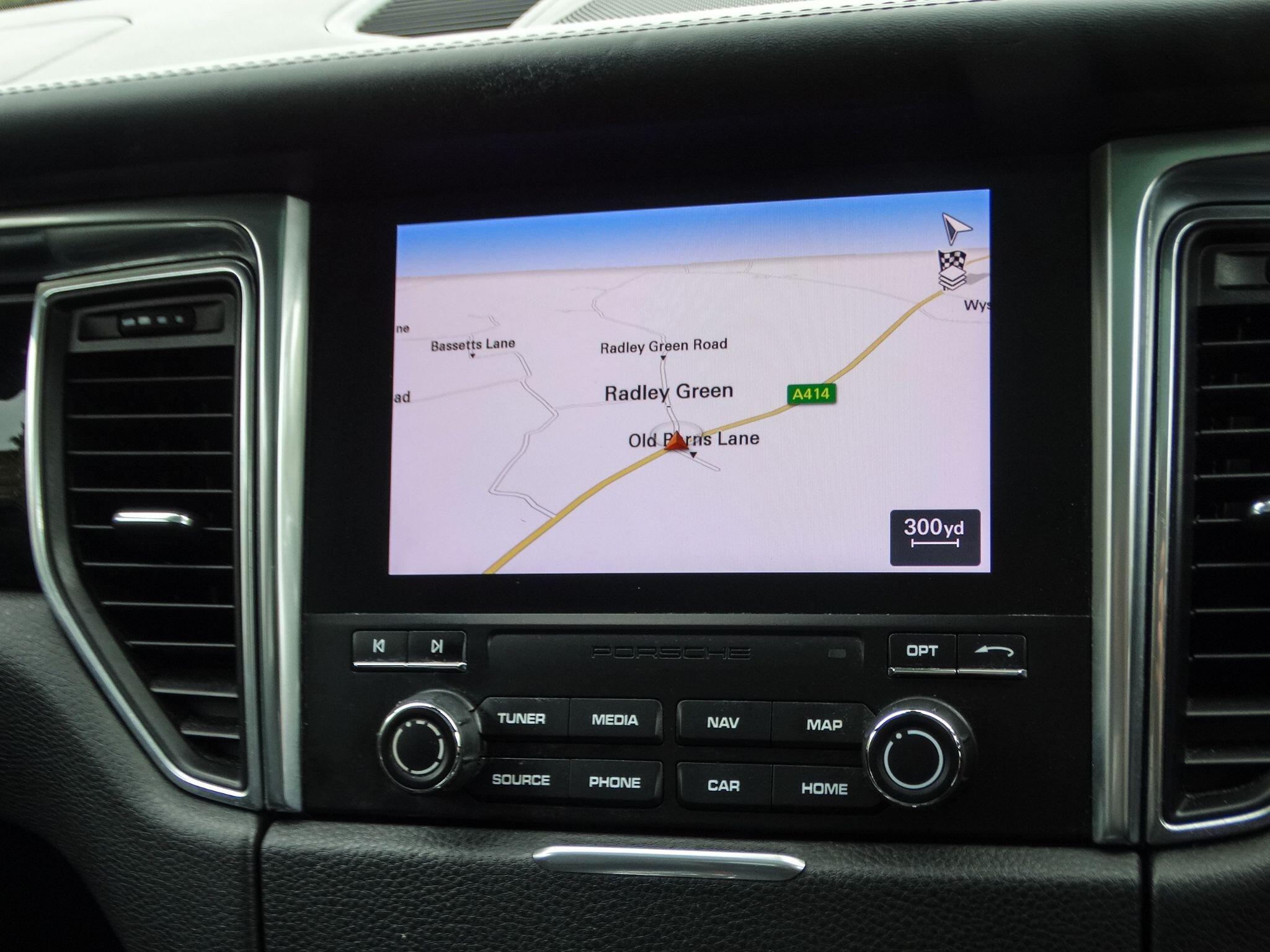 Porsche Macan view 21