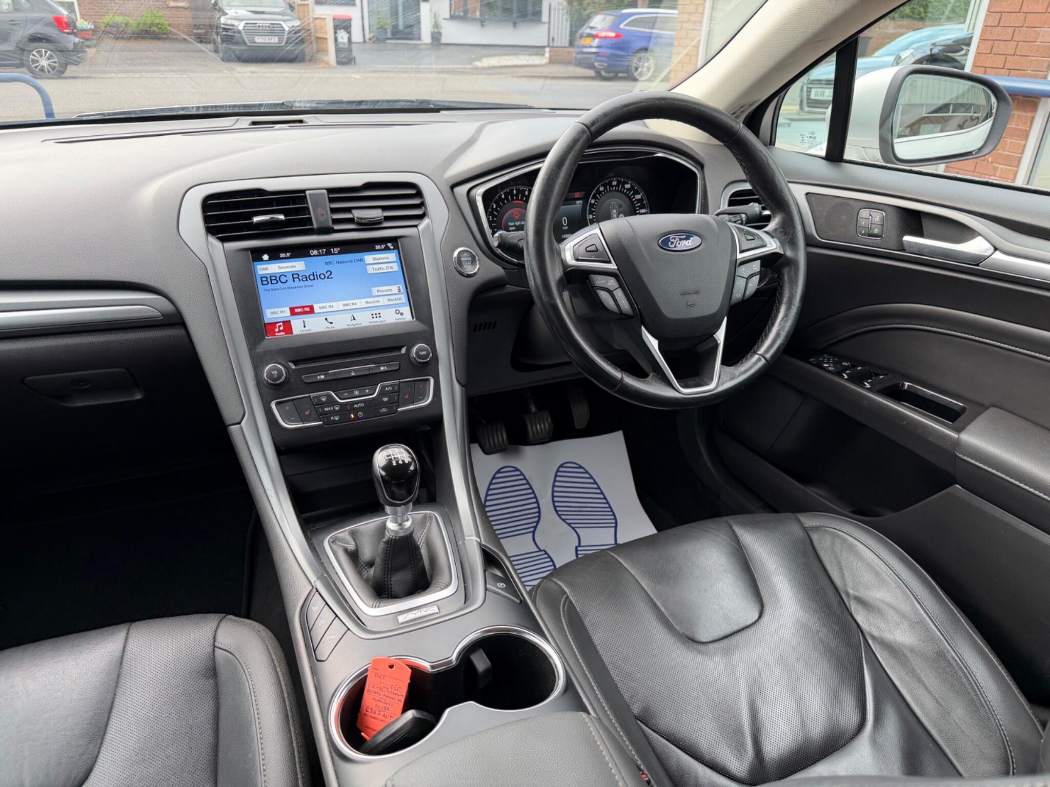 Ford Mondeo view 43