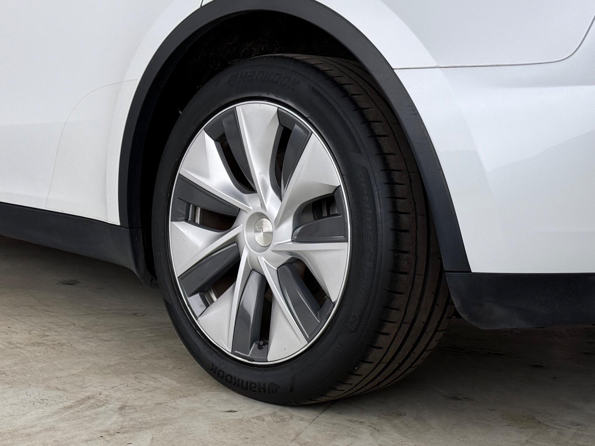 Tesla Model Y view 9