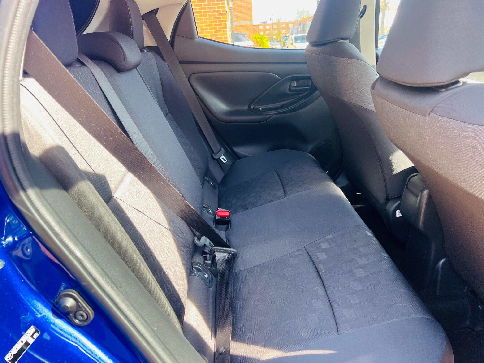 Toyota Yaris view 45