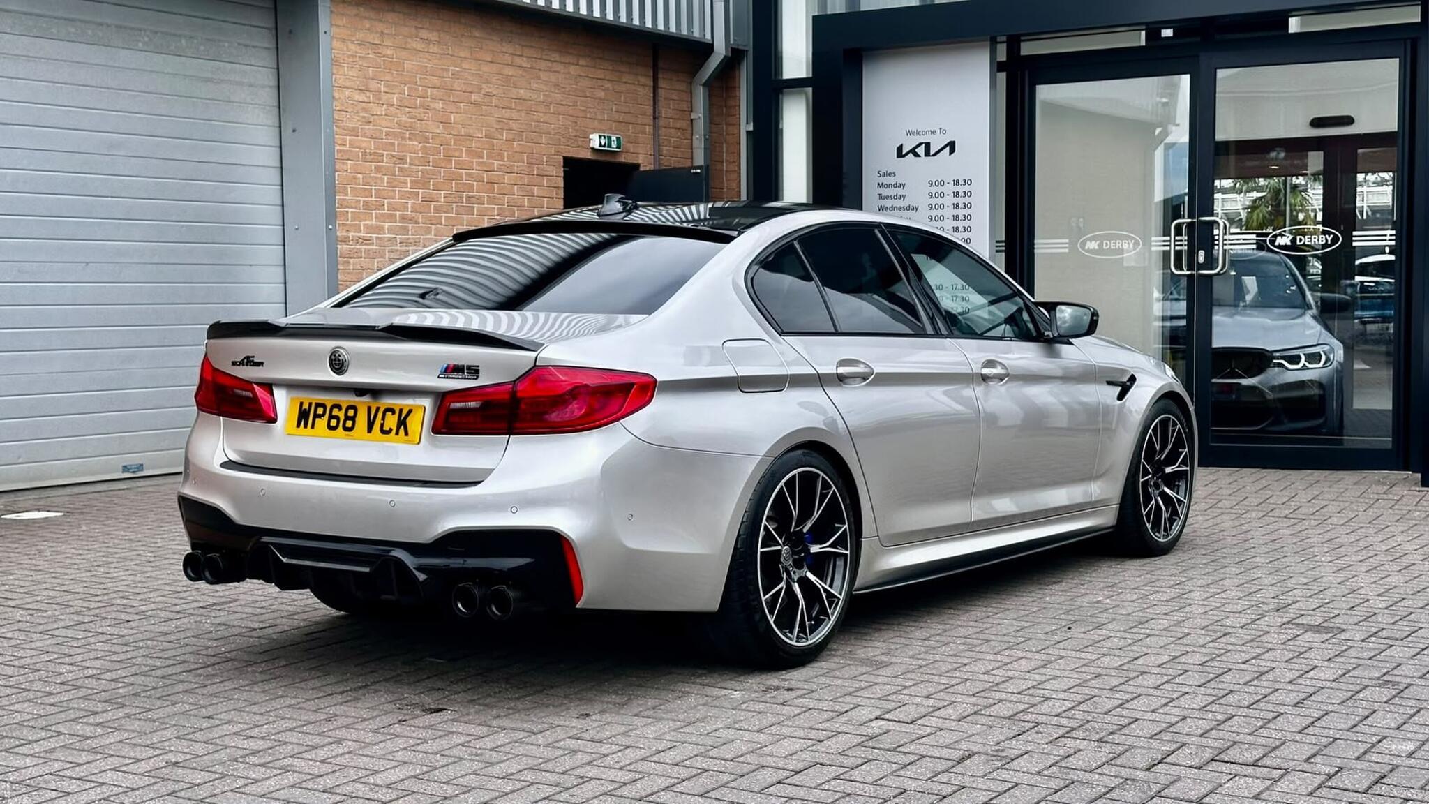 BMW M5 view 25