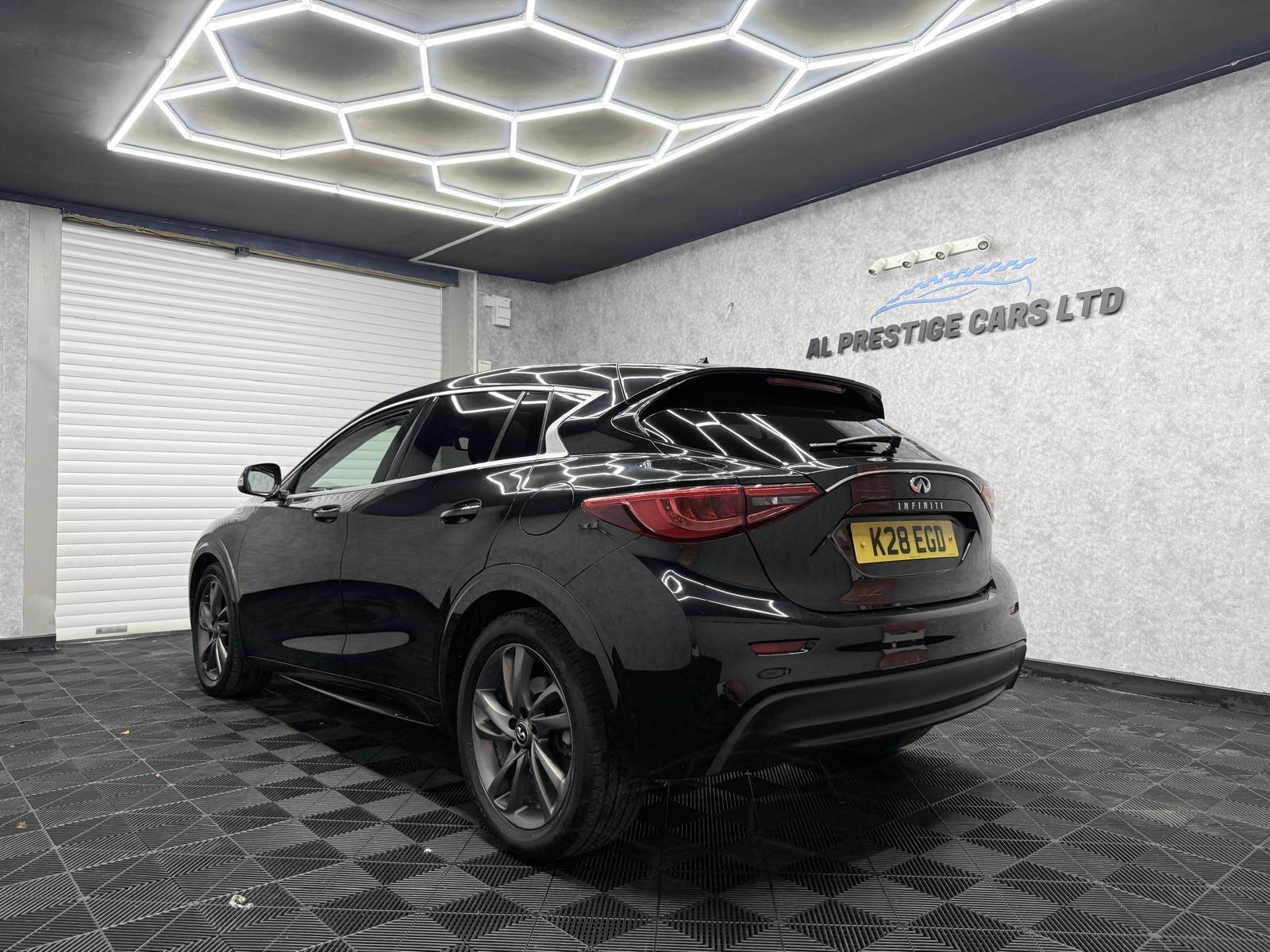 Infiniti Q30 view 6
