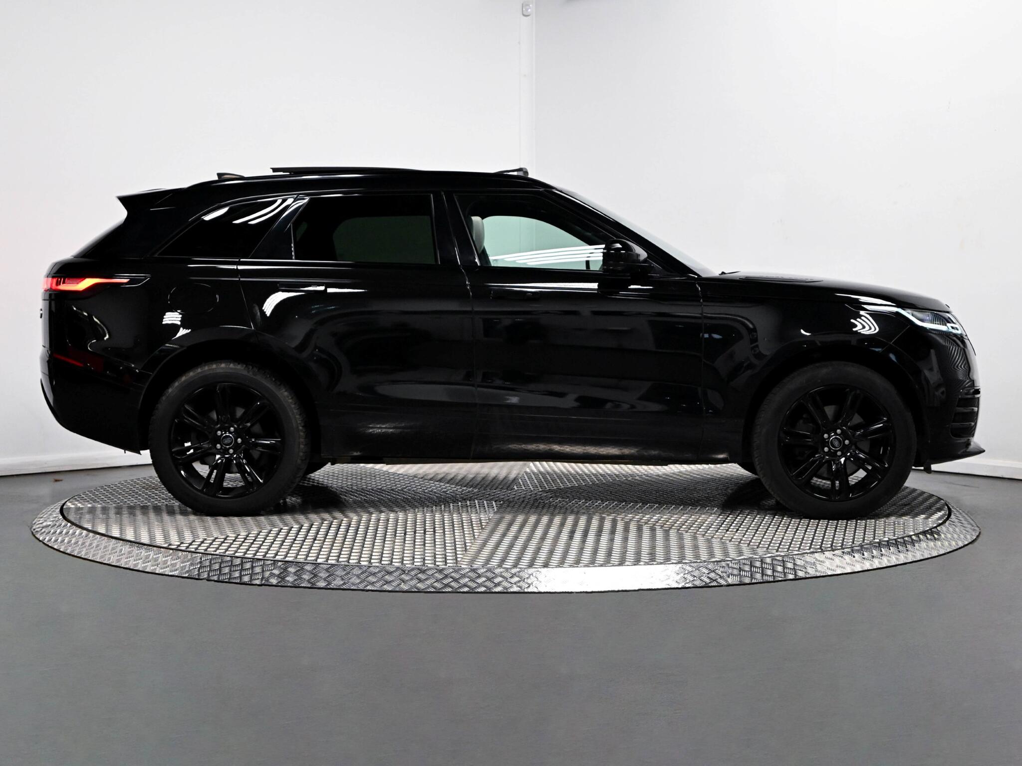 Land Rover Range Rover Velar view 31