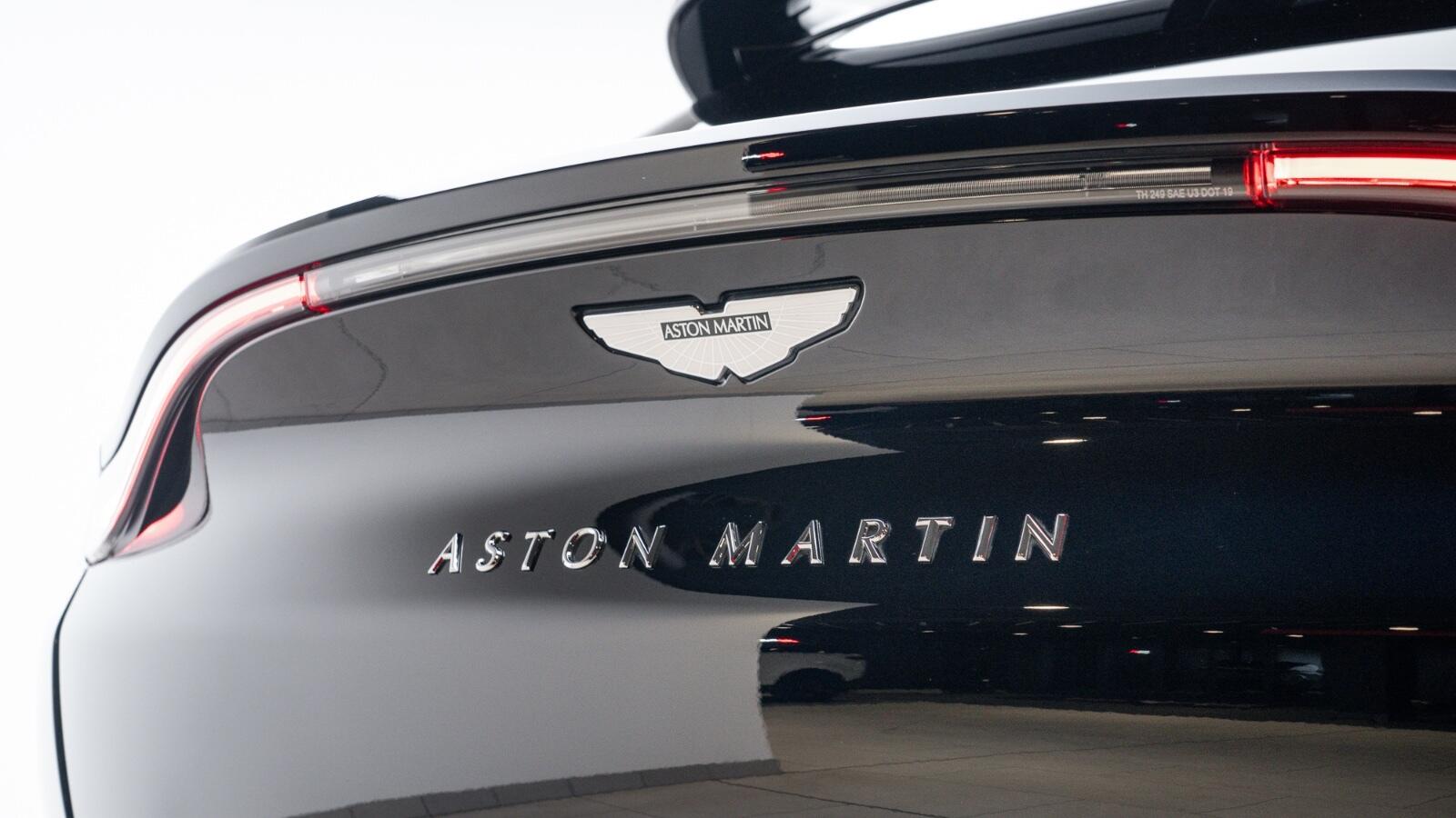 Aston Martin DBX view 51