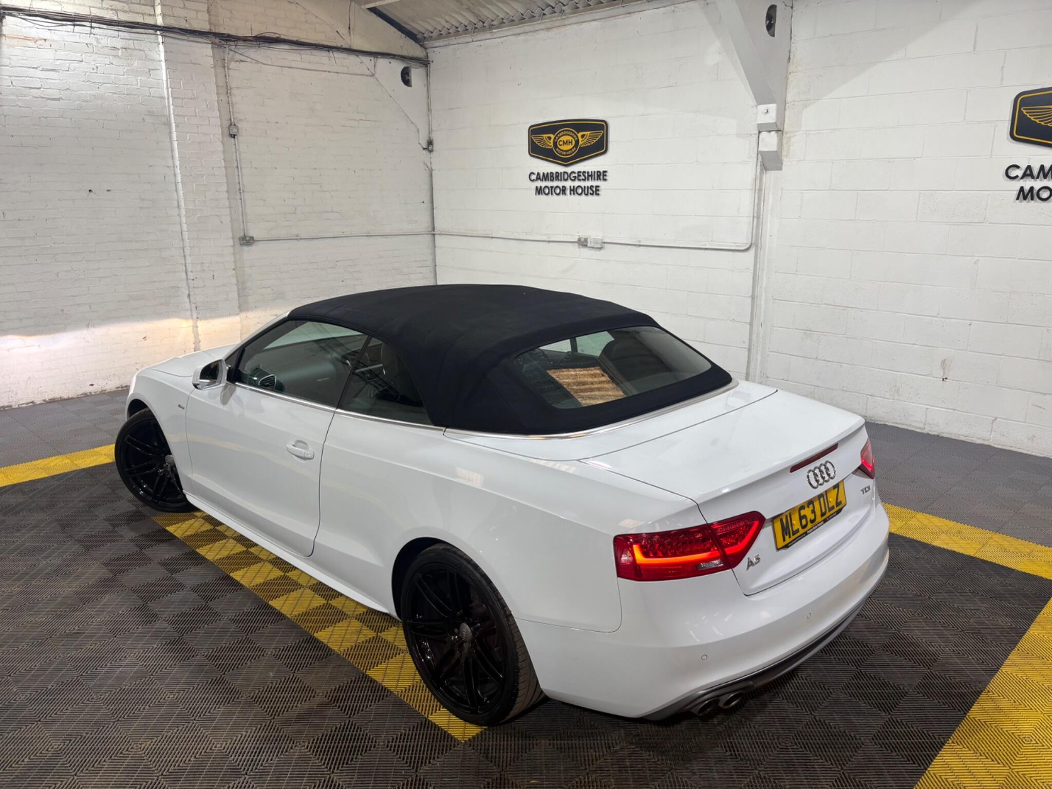 Audi A5 Cabriolet view 4