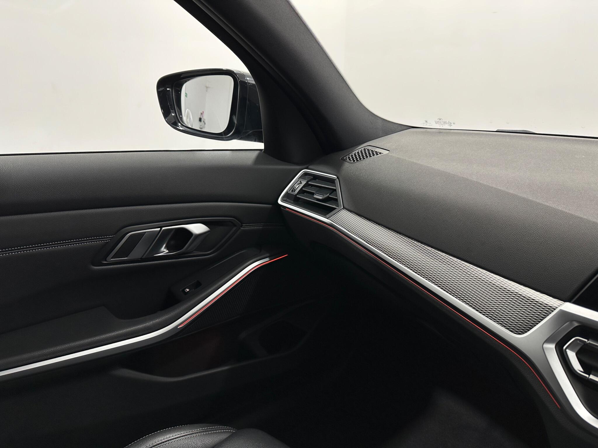 BMW 3 Series view 28
