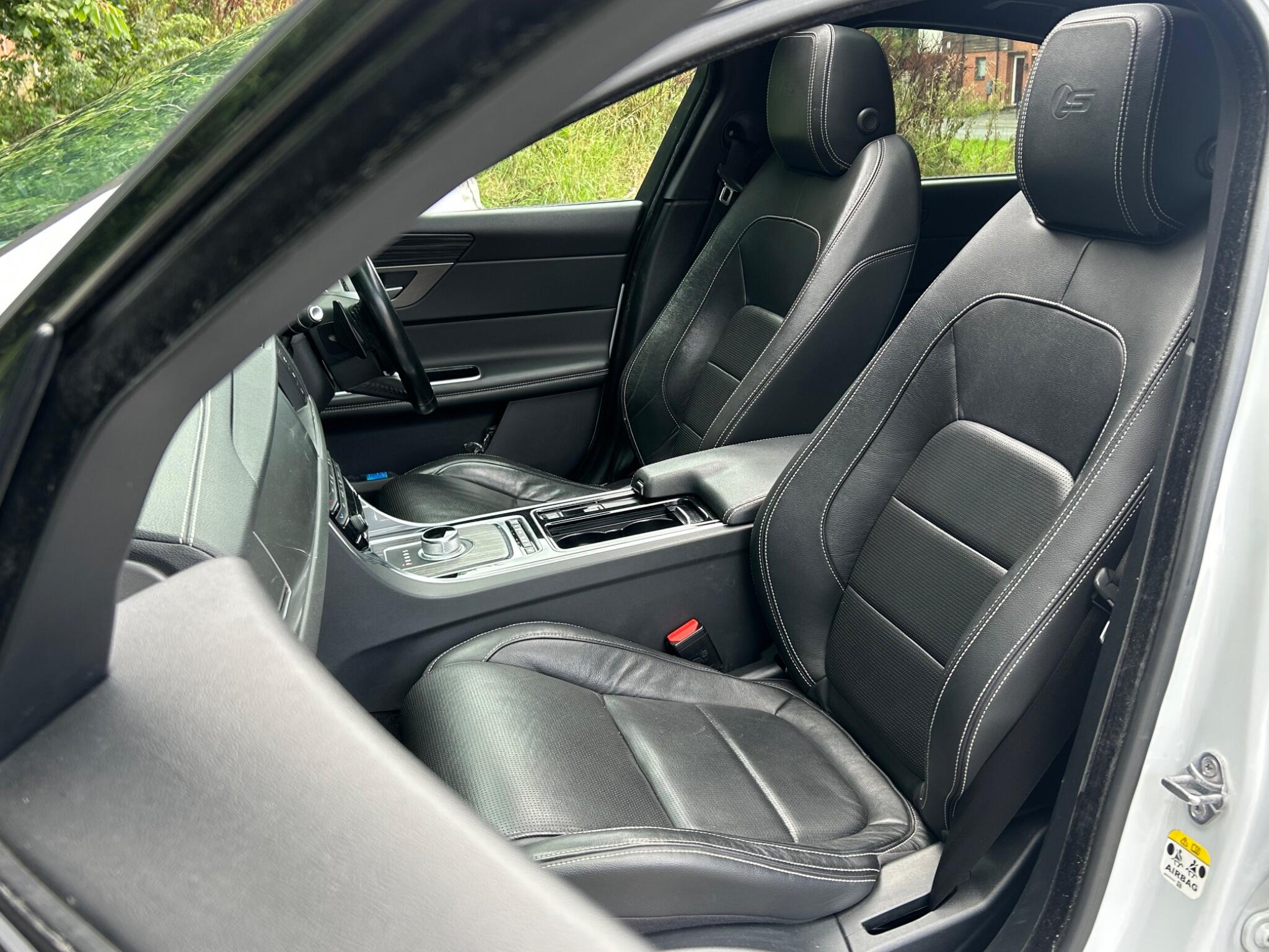 Jaguar XF view 52