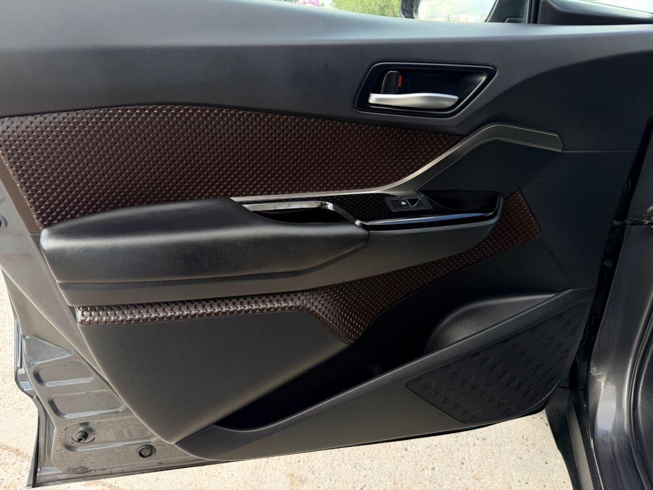 Toyota C-HR view 20