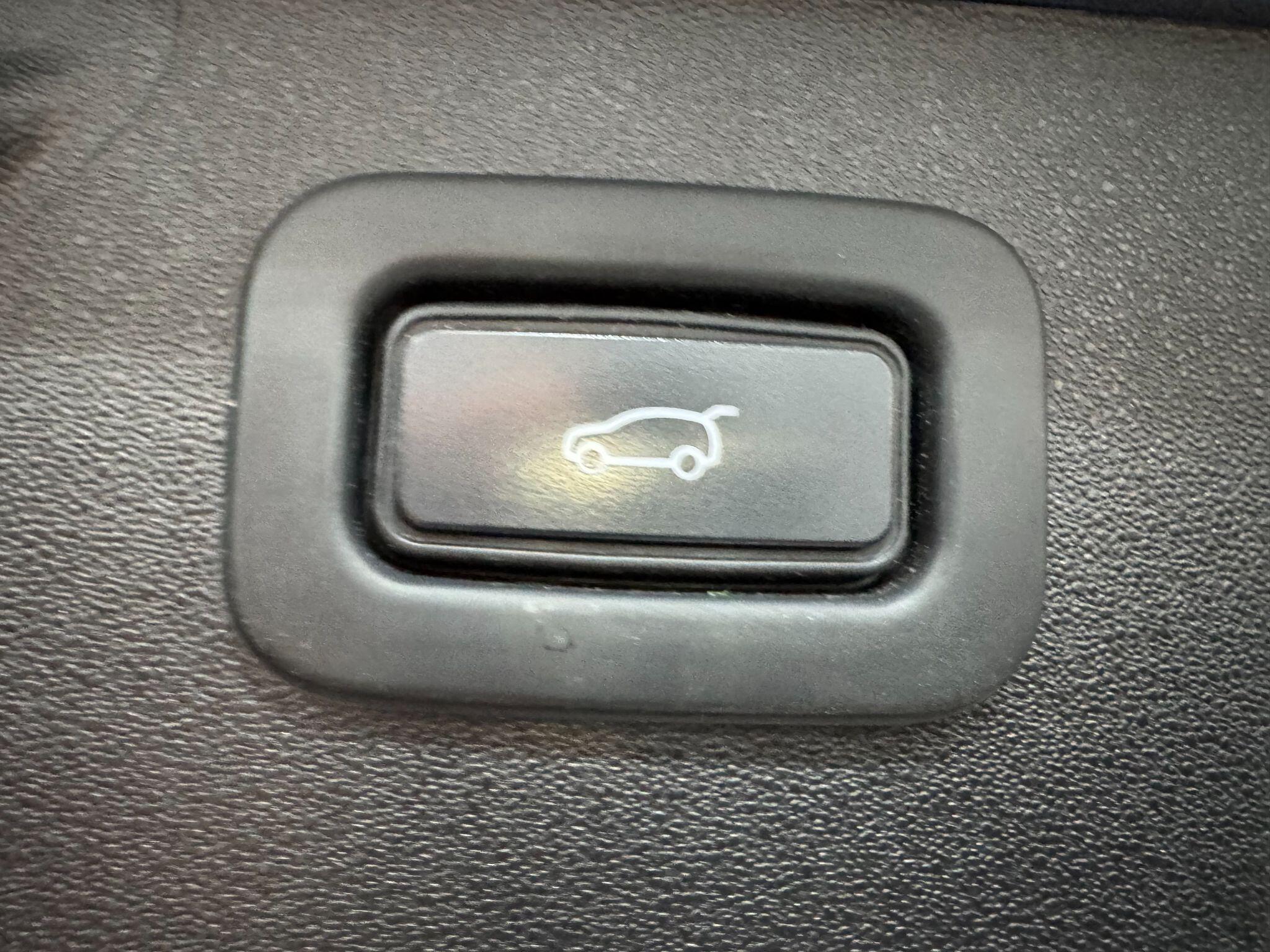 Land Rover Discovery Sport view 56