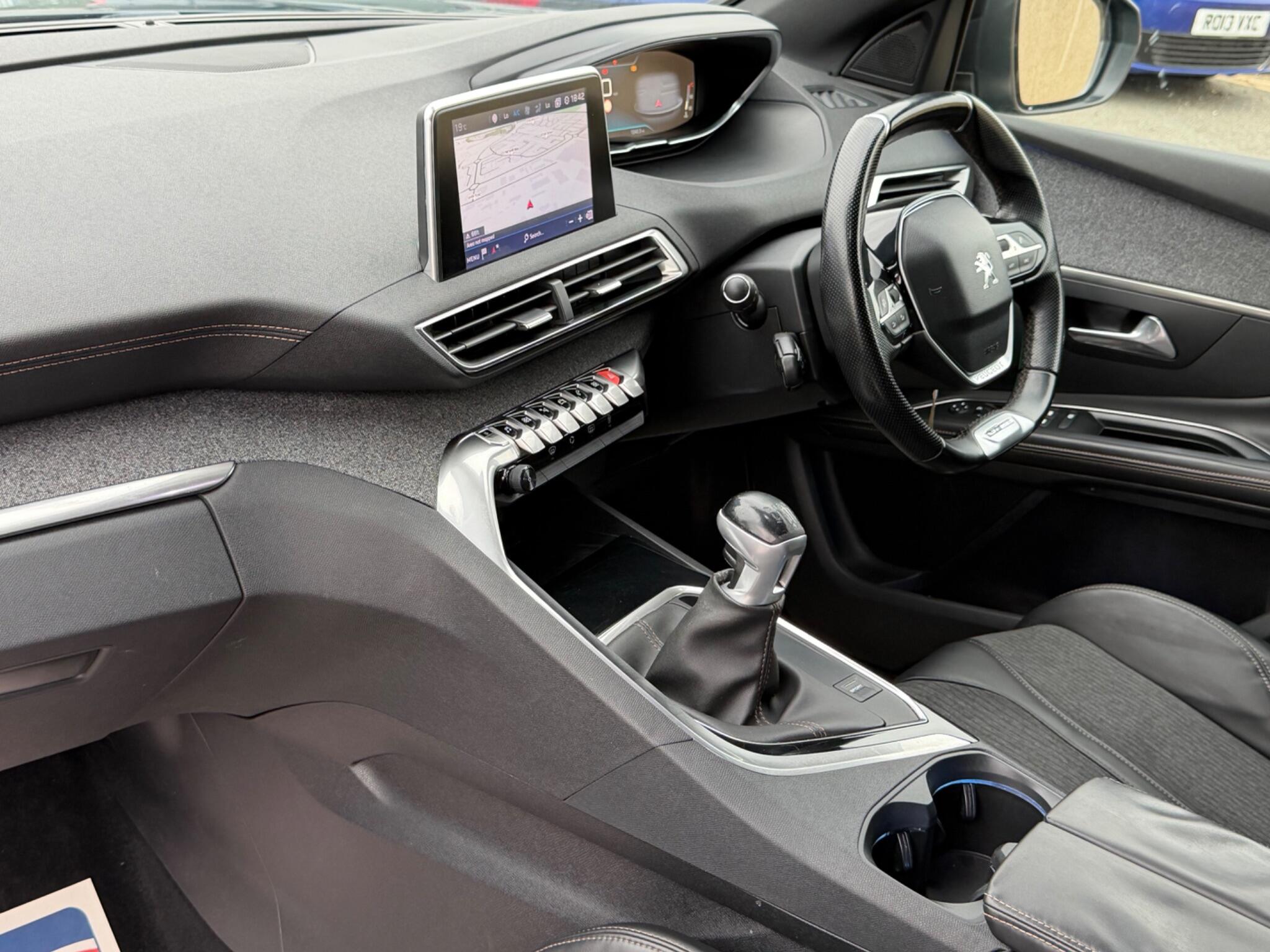 Peugeot 5008 view 34