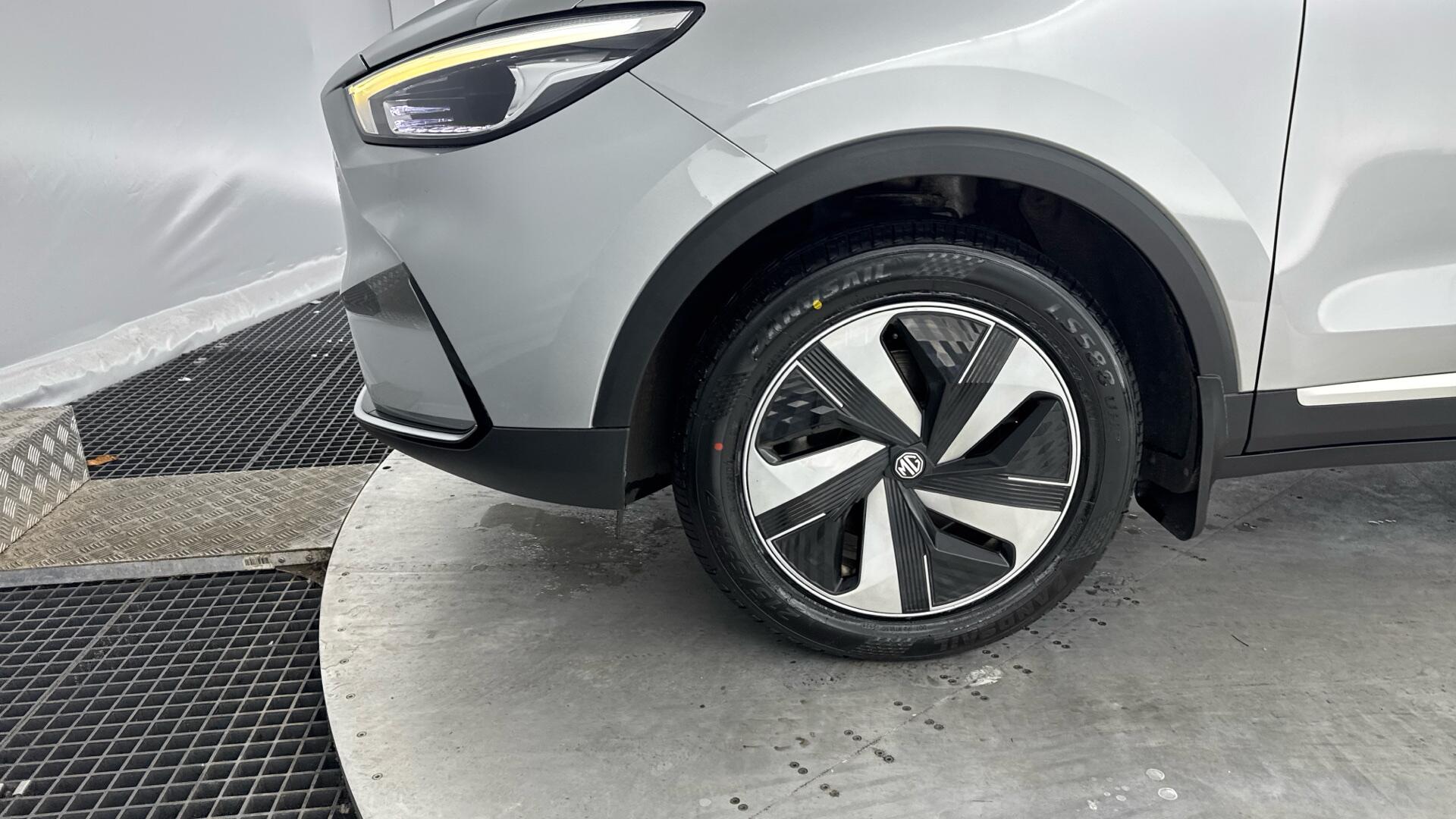 MG ZS view 24
