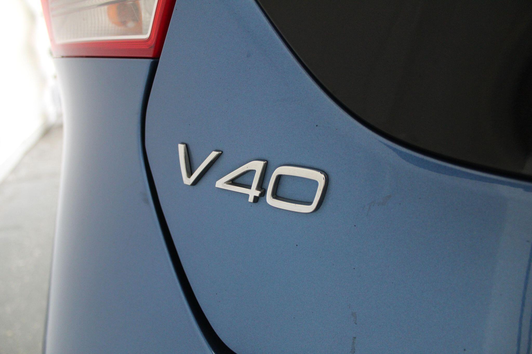 Volvo V40 view 19
