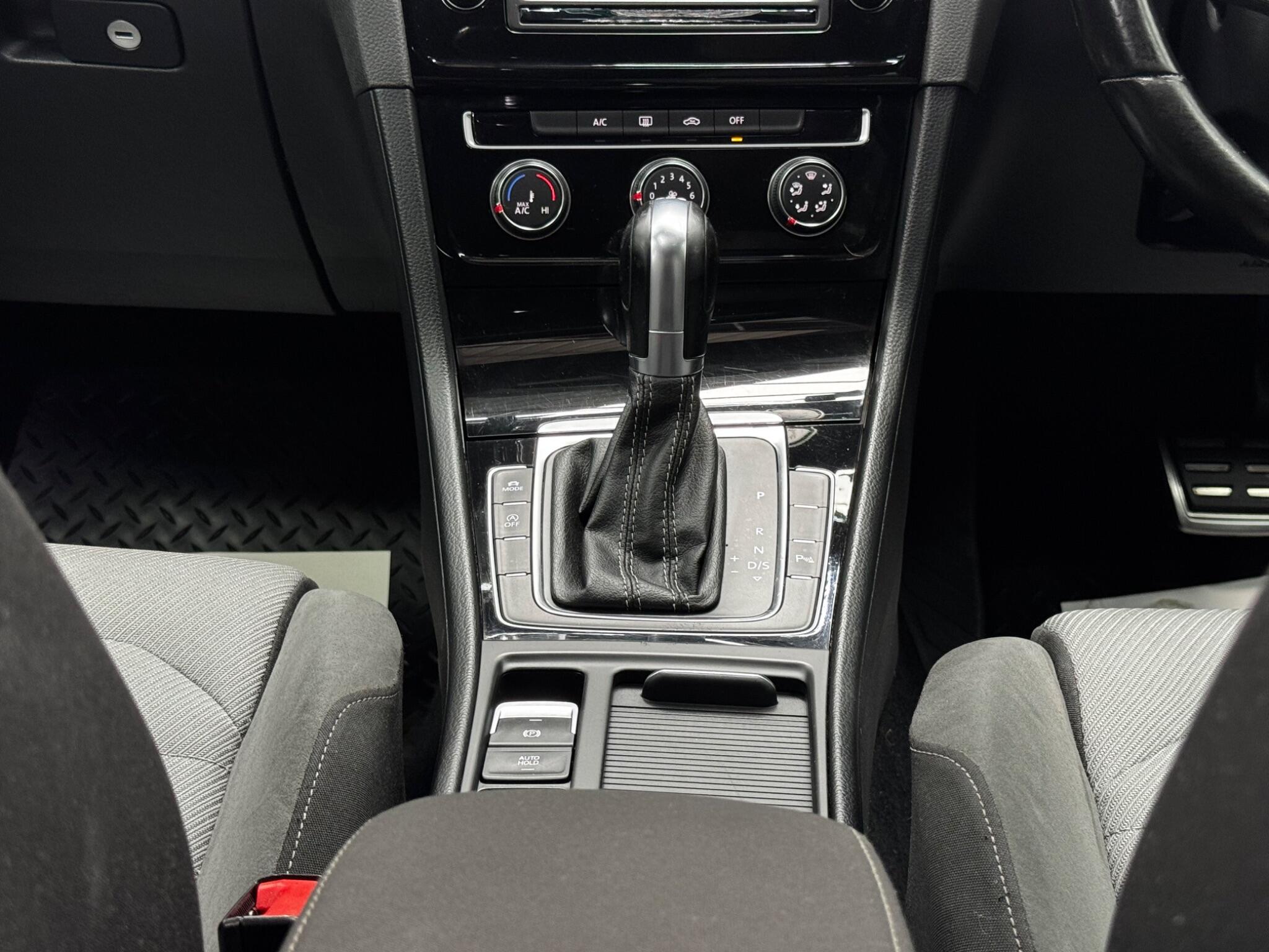 Volkswagen Golf view 34