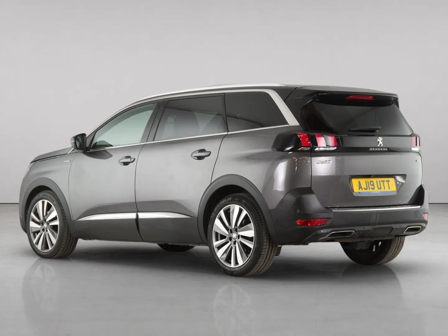 Peugeot 5008 view 6