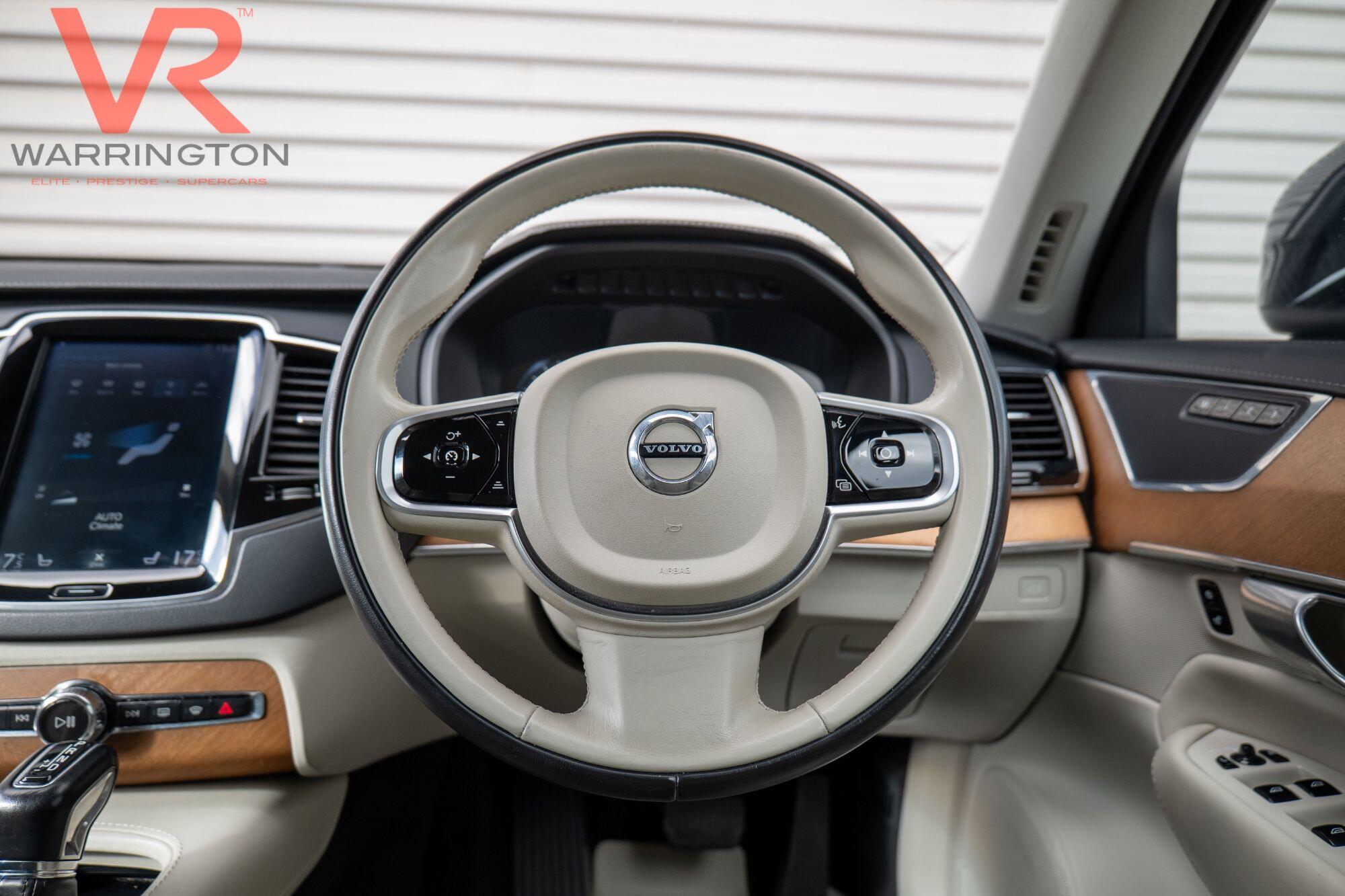 Volvo XC90 view 9