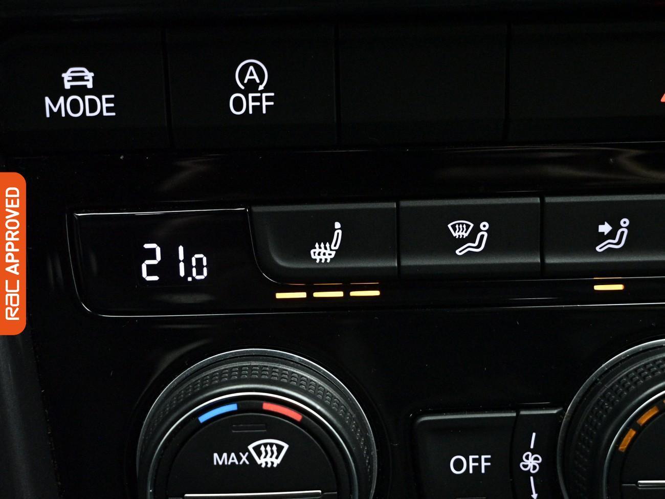 Volkswagen T-Roc view 17