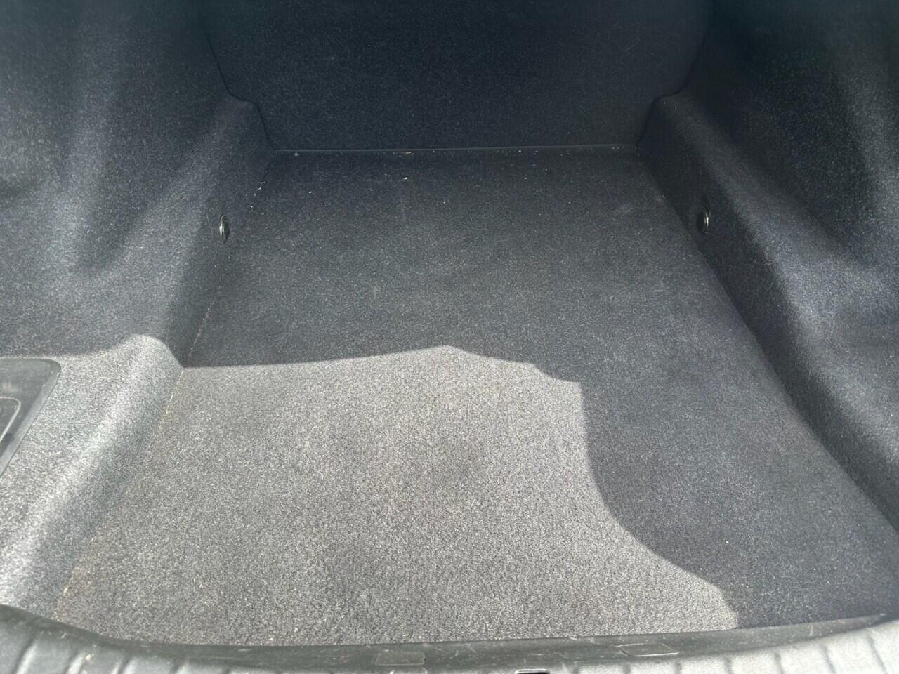 BMW 5 Series view 32