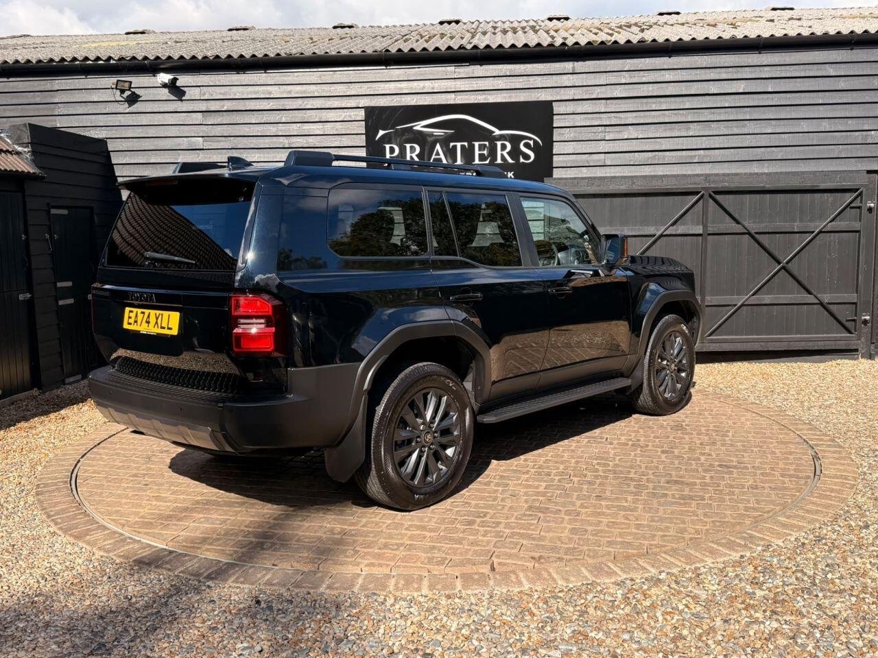 Toyota Land Cruiser view 7