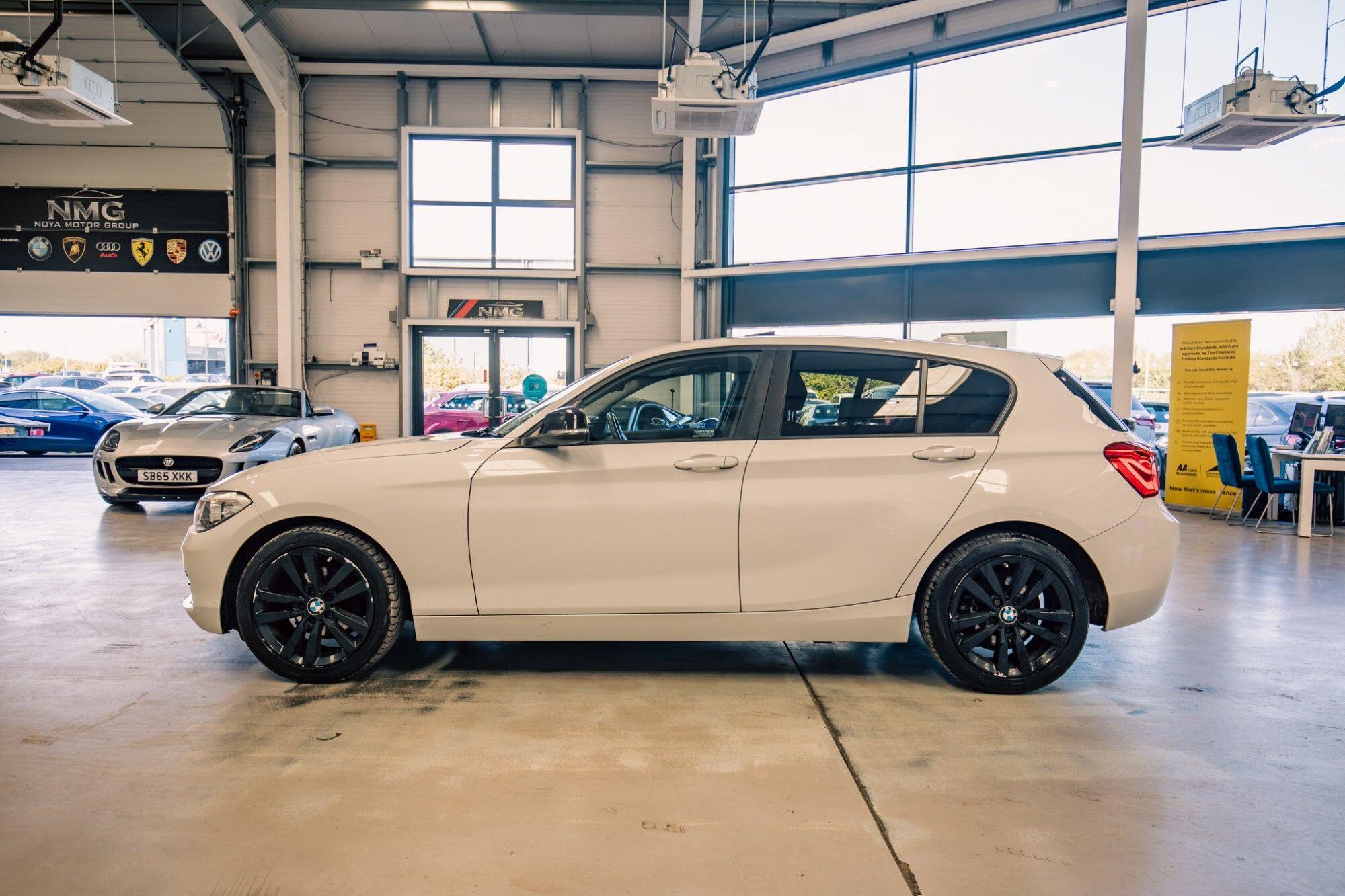 BMW 1 Series view 24