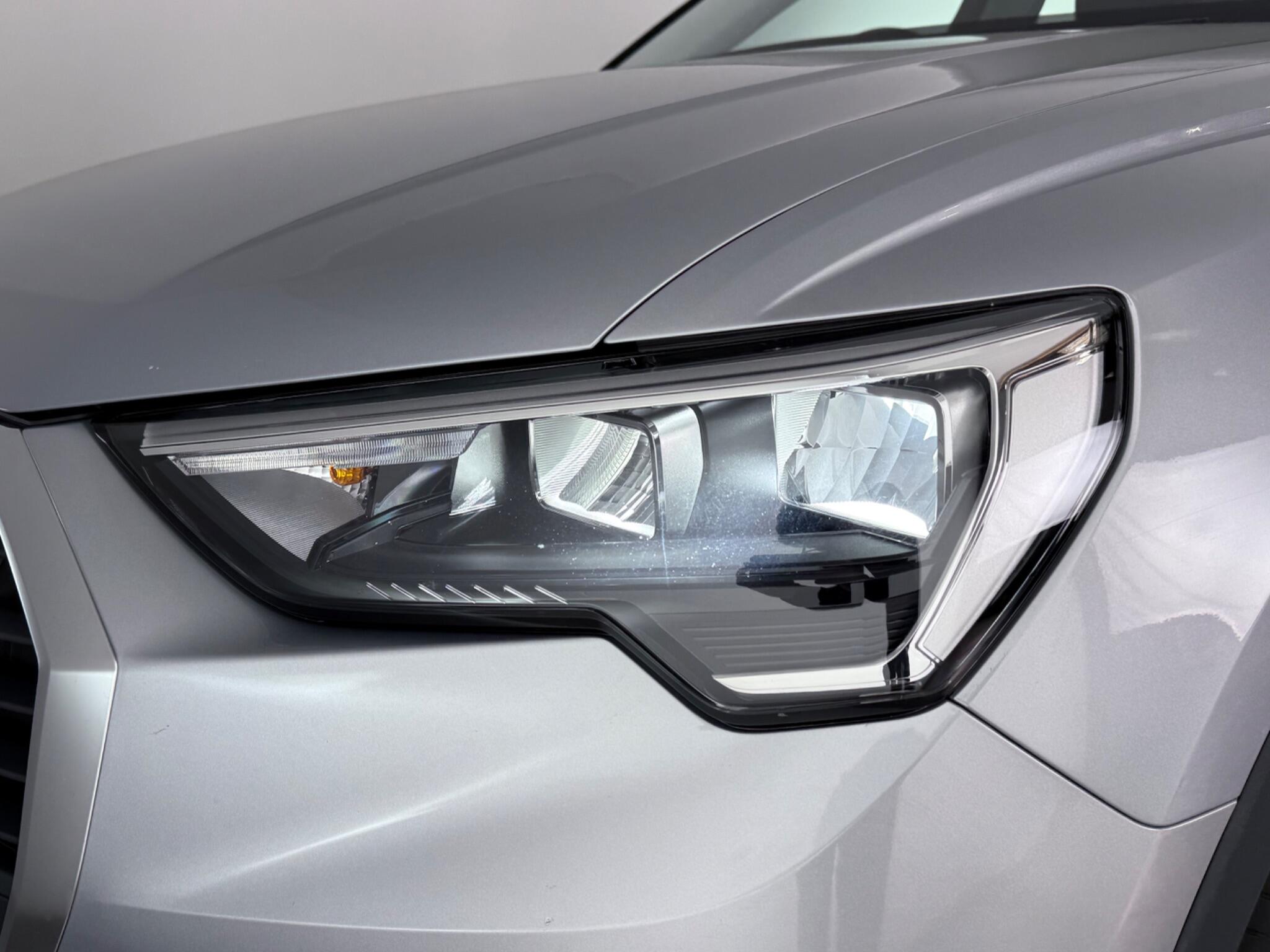 Audi Q3 view 4