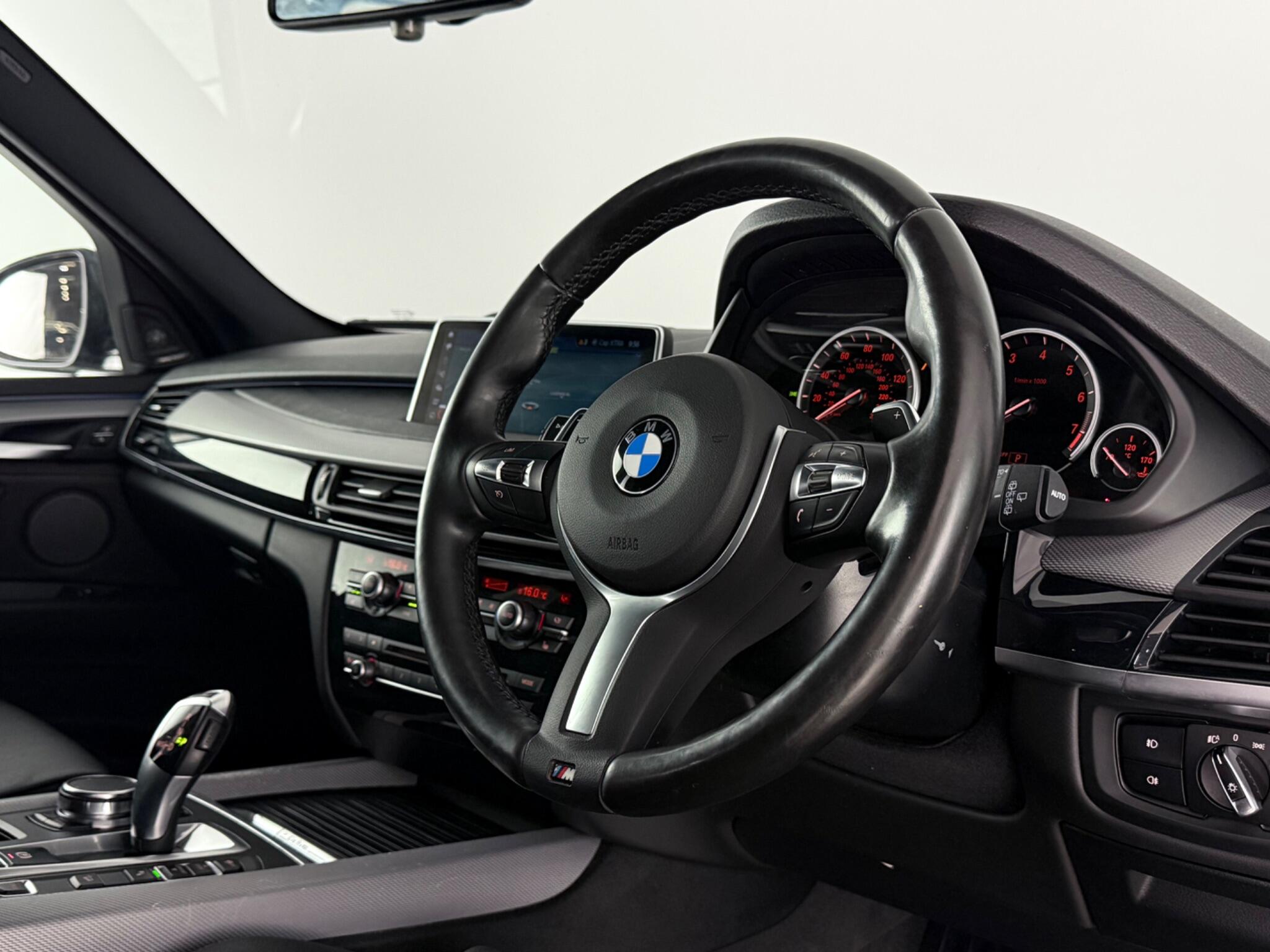 BMW X5 view 3