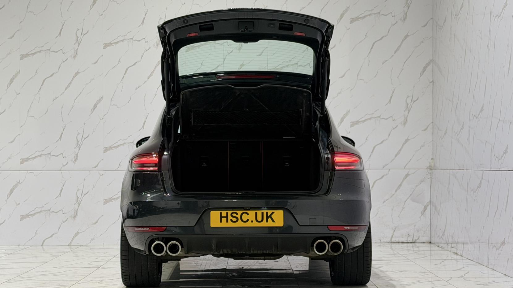 Porsche Macan view 42