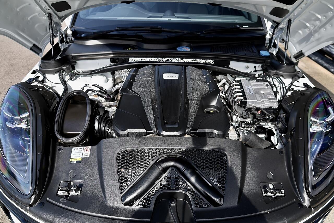 Porsche Macan view 28