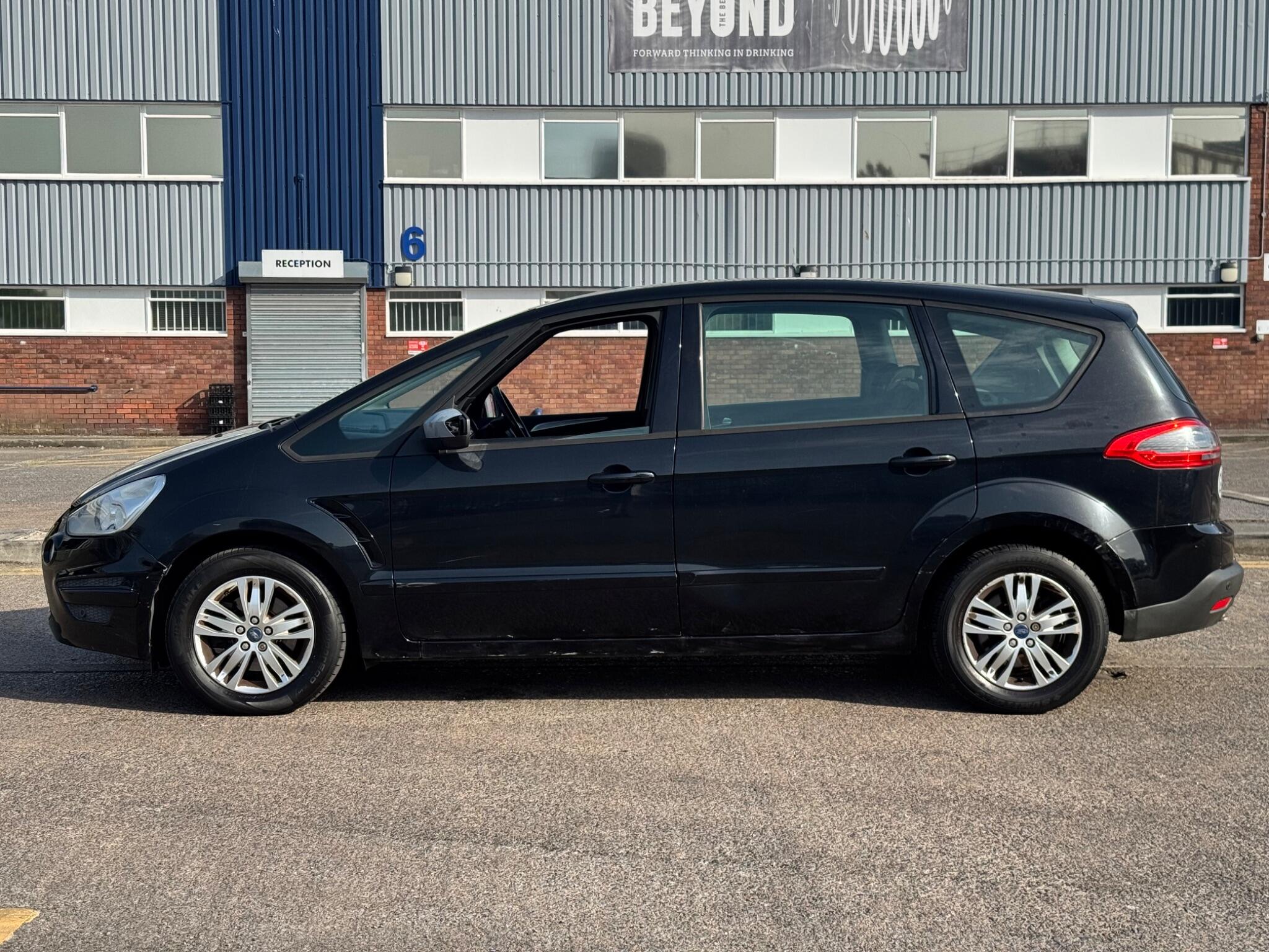 Ford S-Max view 10