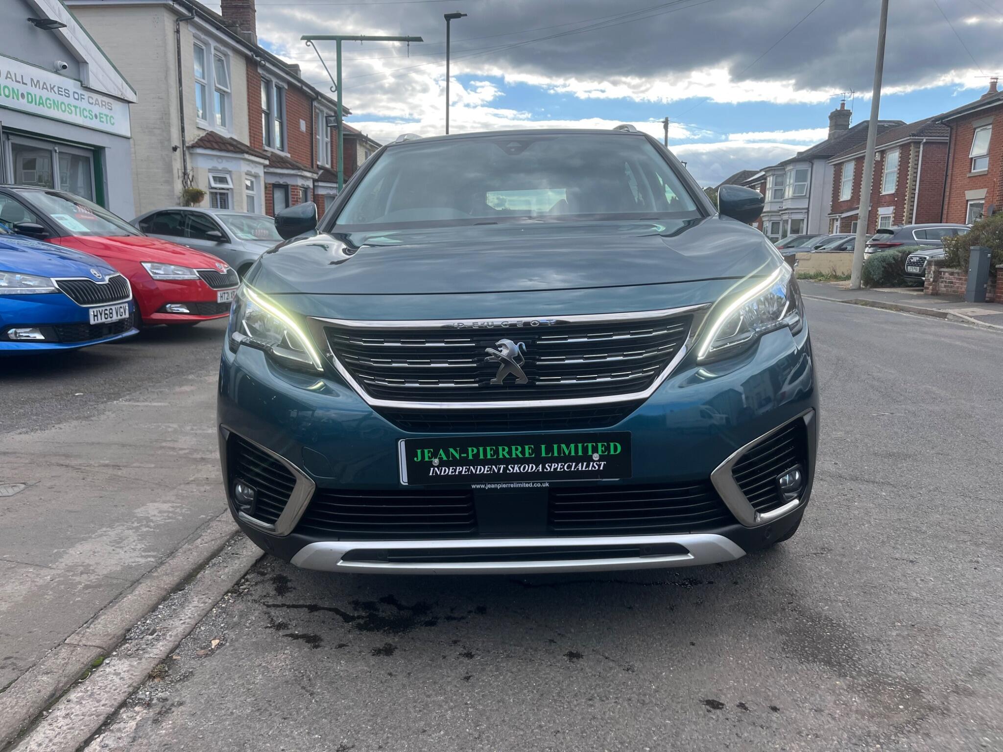 Peugeot 5008 view 5