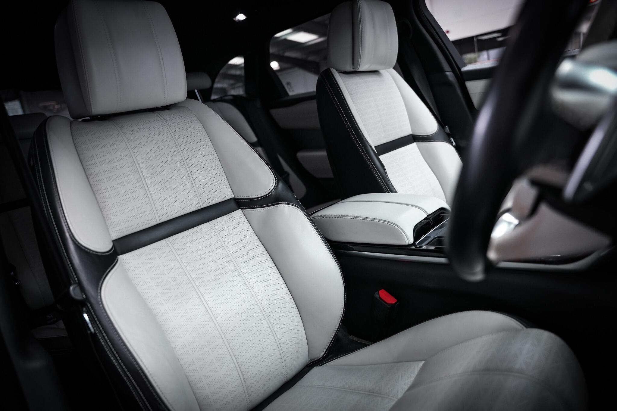 Land Rover Range Rover Velar view 17