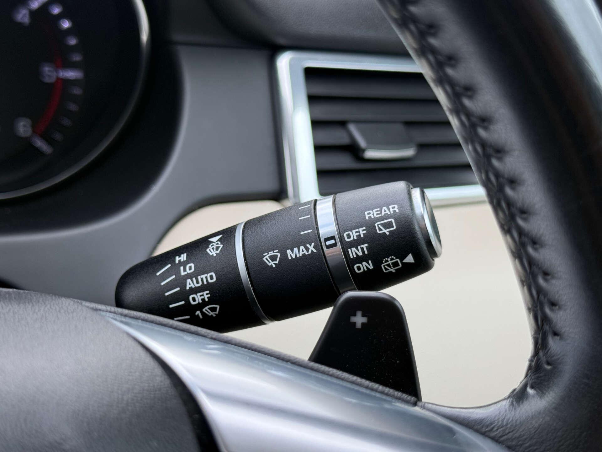 Land Rover Discovery Sport view 63