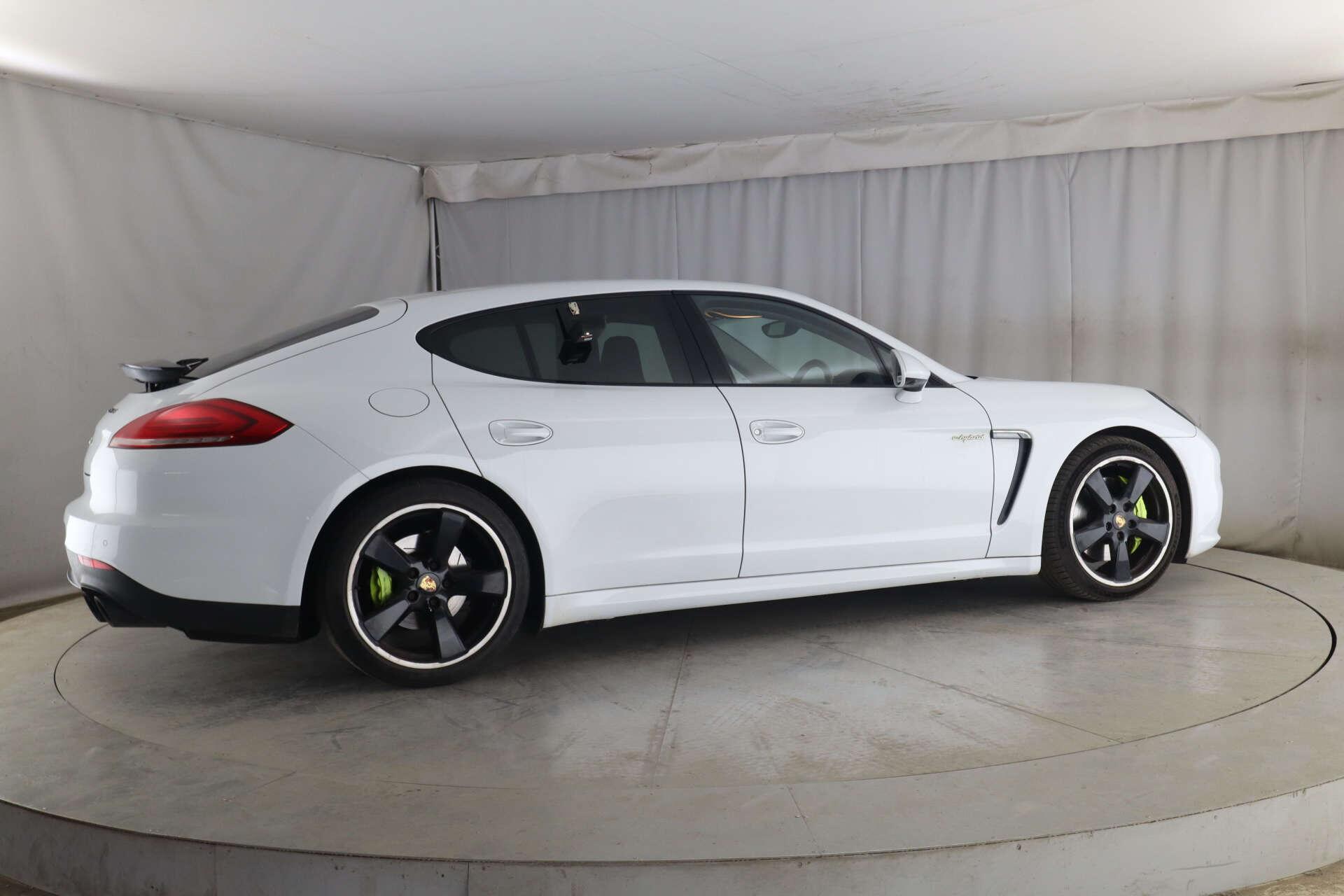 Porsche Panamera view 3