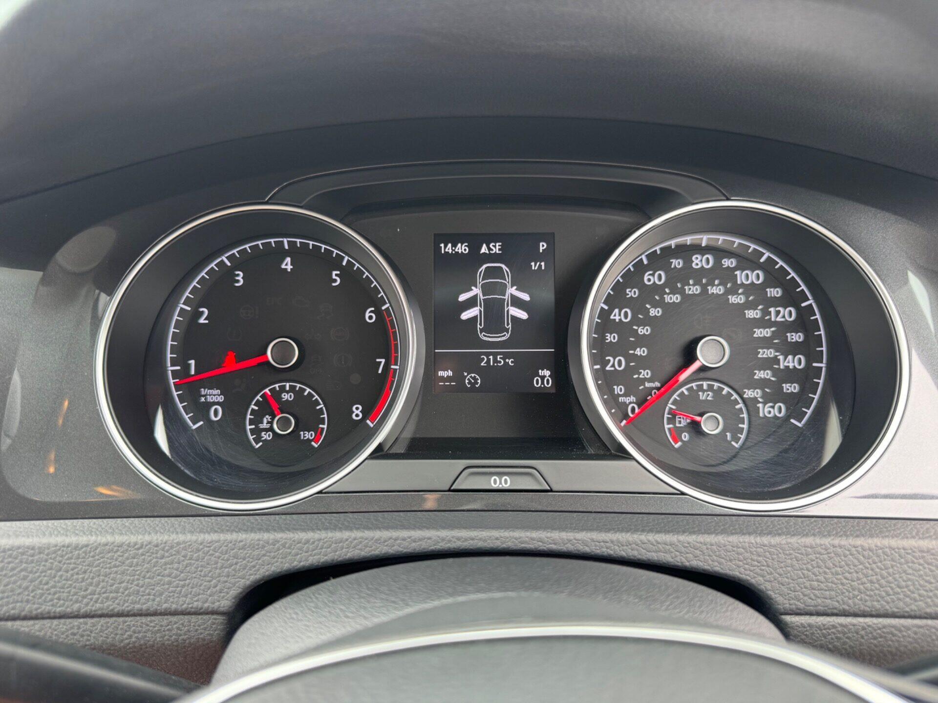 Volkswagen Golf view 42