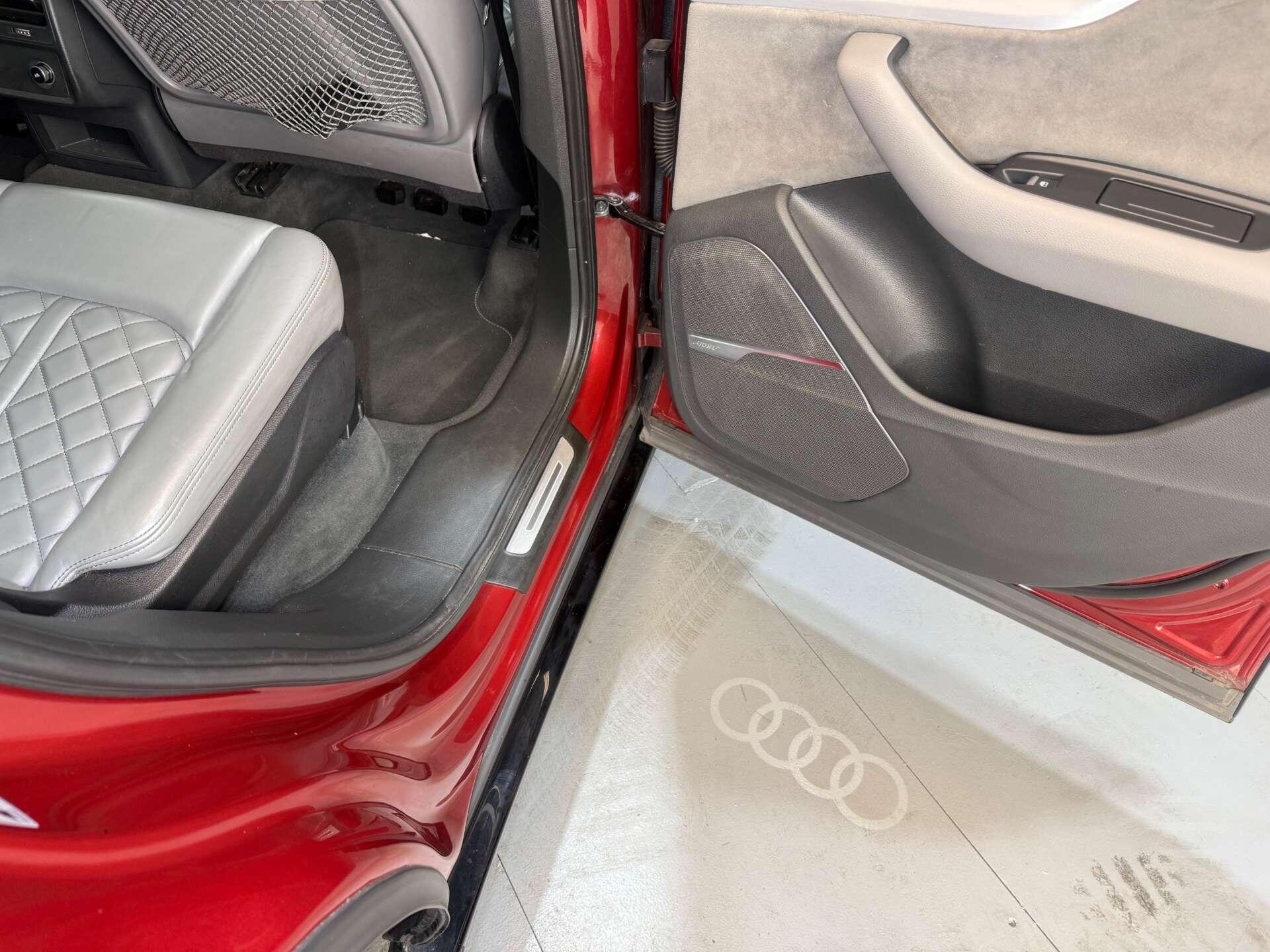 Audi SQ7 view 18