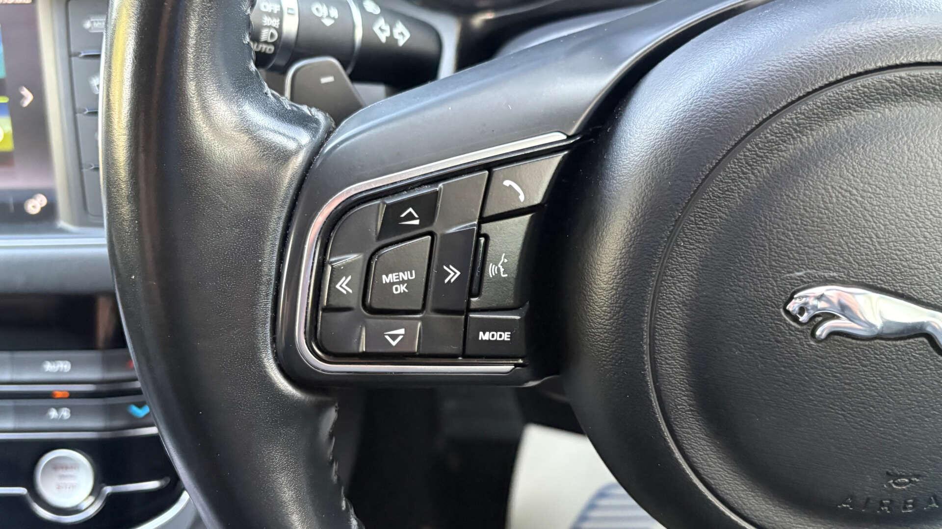Jaguar XF view 17