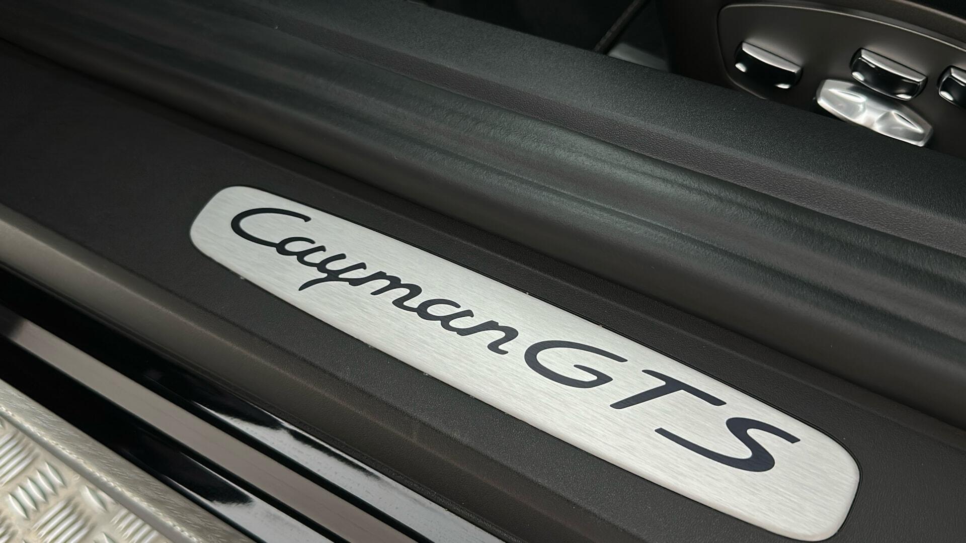 Porsche Cayman view 26