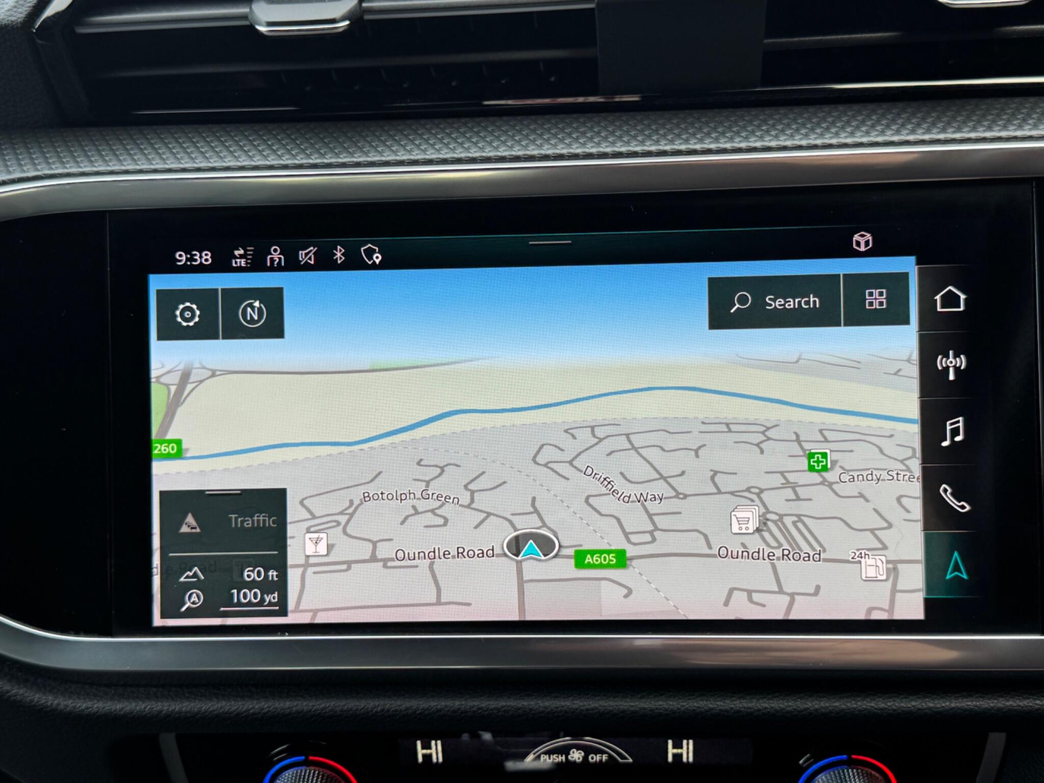 Audi Q3 view 26