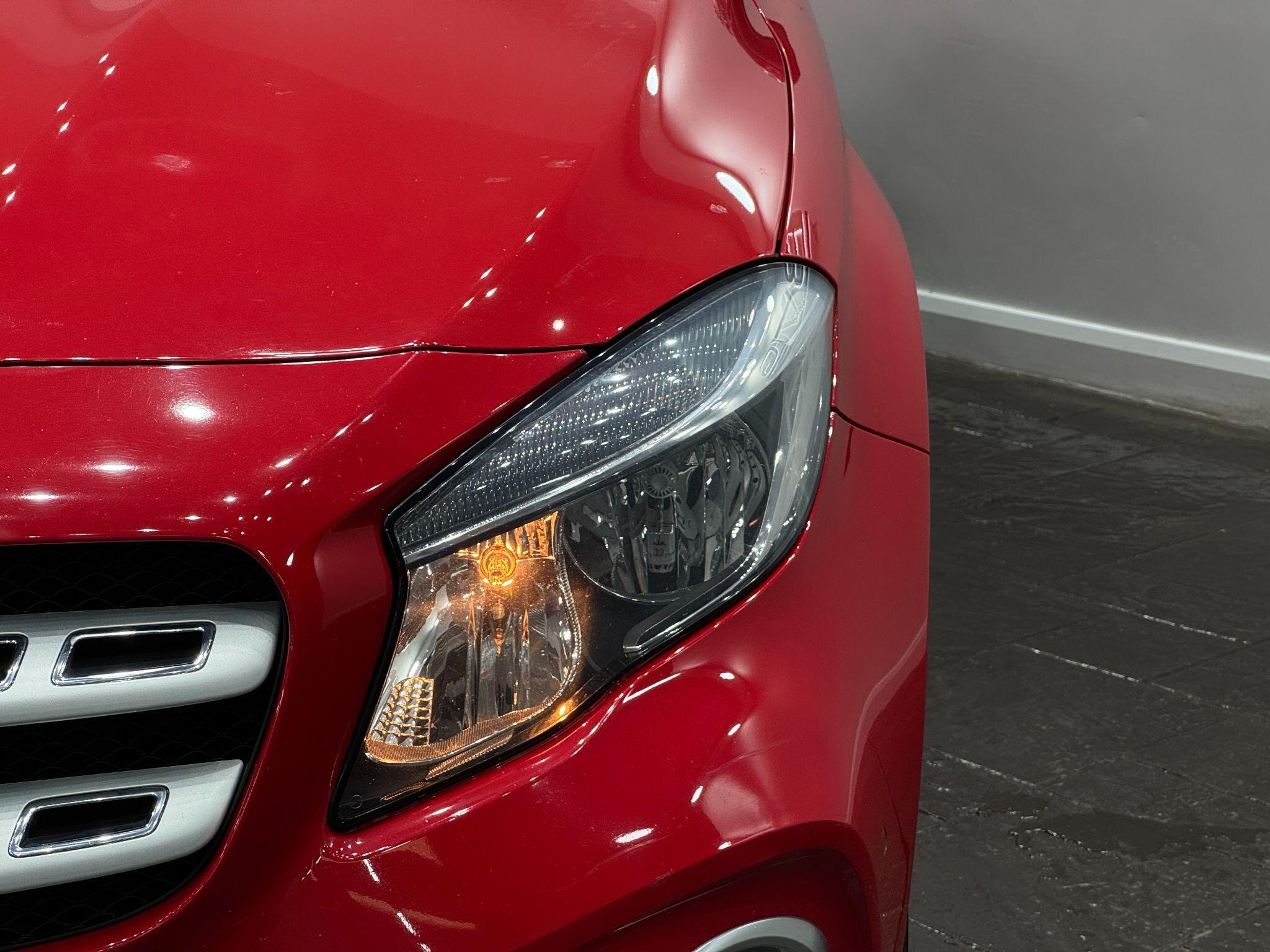 Mercedes-Benz GLA view 9