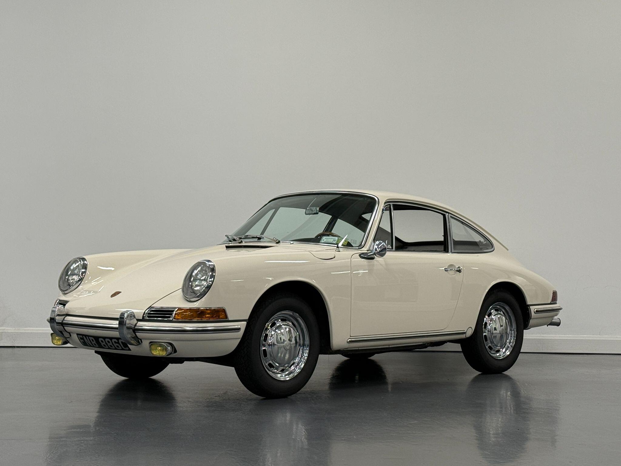 Porsche 911 view 5