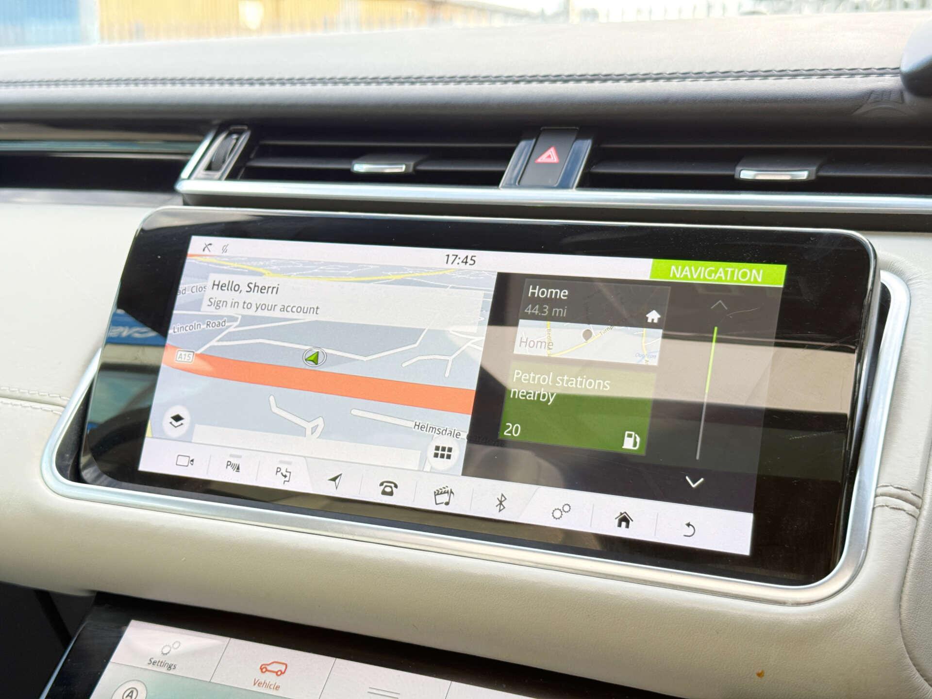 Land Rover Range Rover Velar view 13