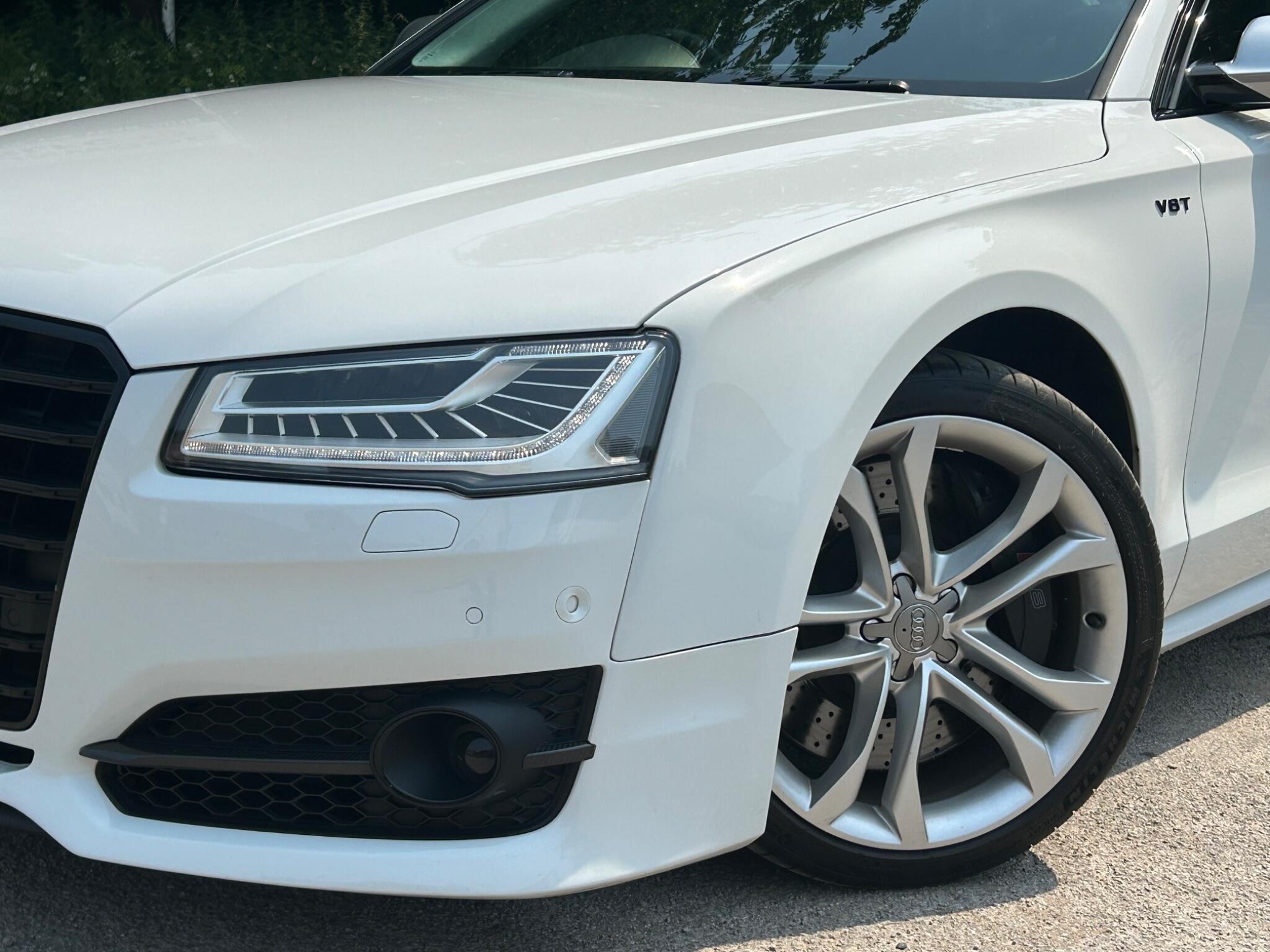 Audi S8 view 5