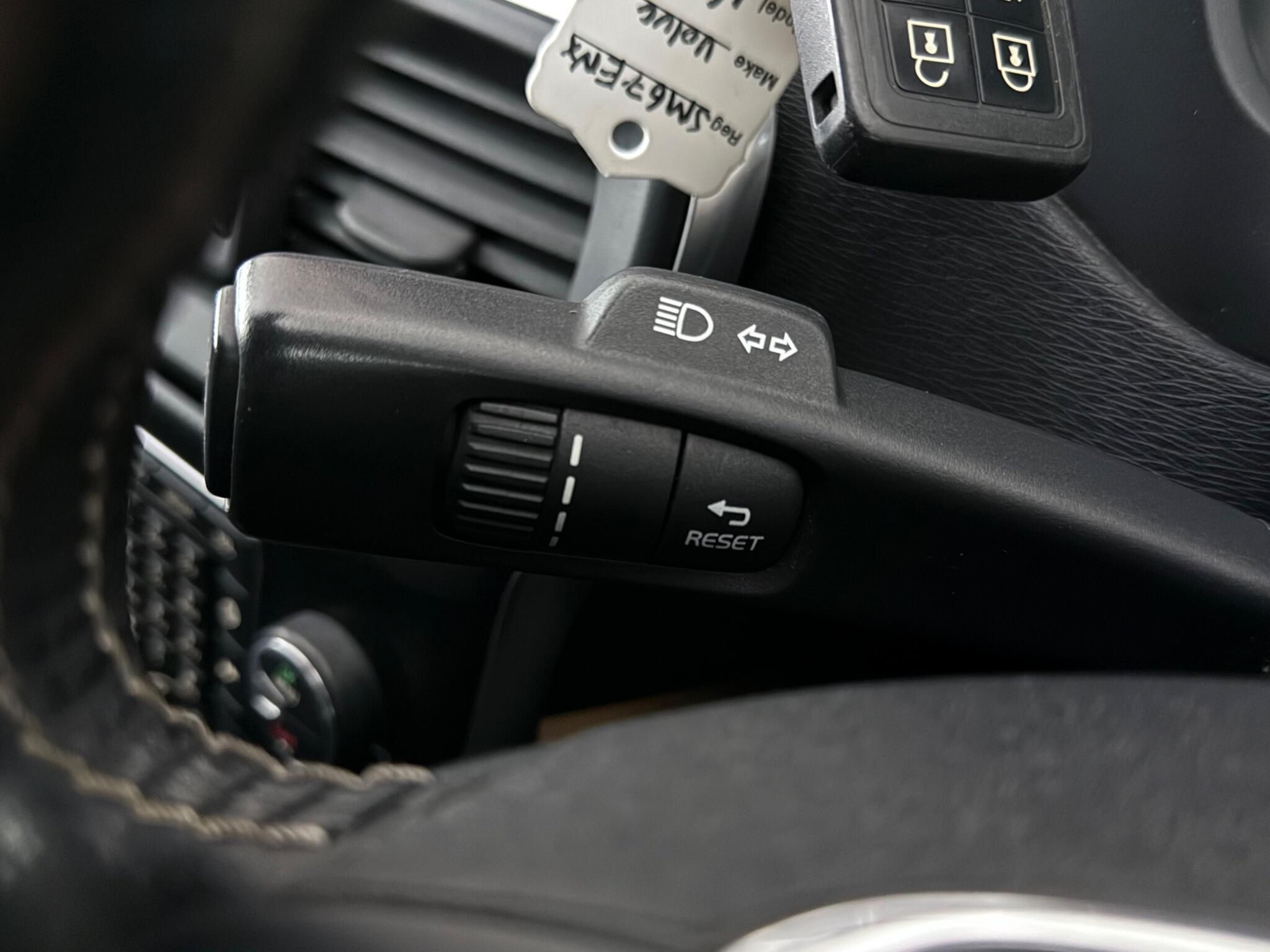 Volvo V40 view 17