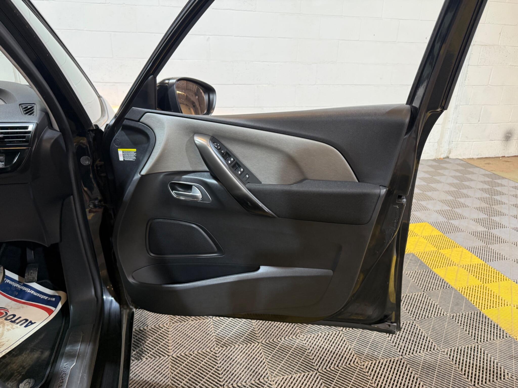 Citroen Grand C4 Picasso view 39