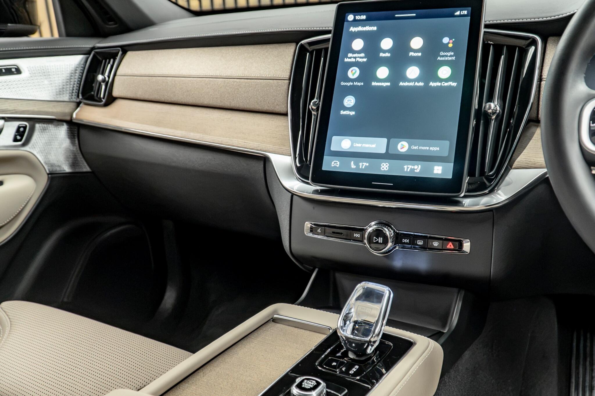 Volvo XC90 view 25