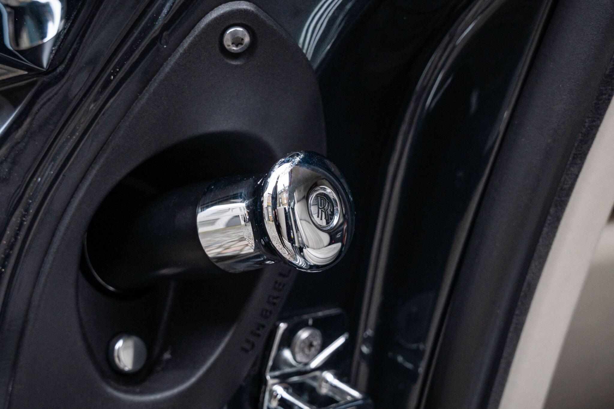 Rolls-Royce Phantom view 35