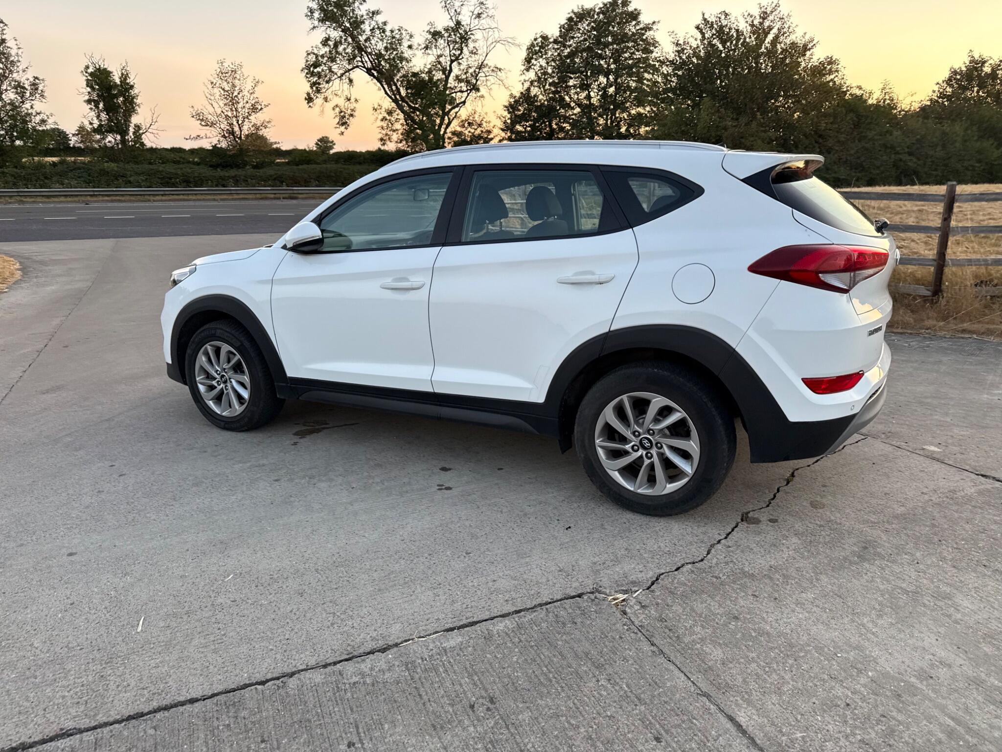 Hyundai TUCSON 2.0 CRDi Premium SE 4WD Euro 6 5dr — photo 13 of 102