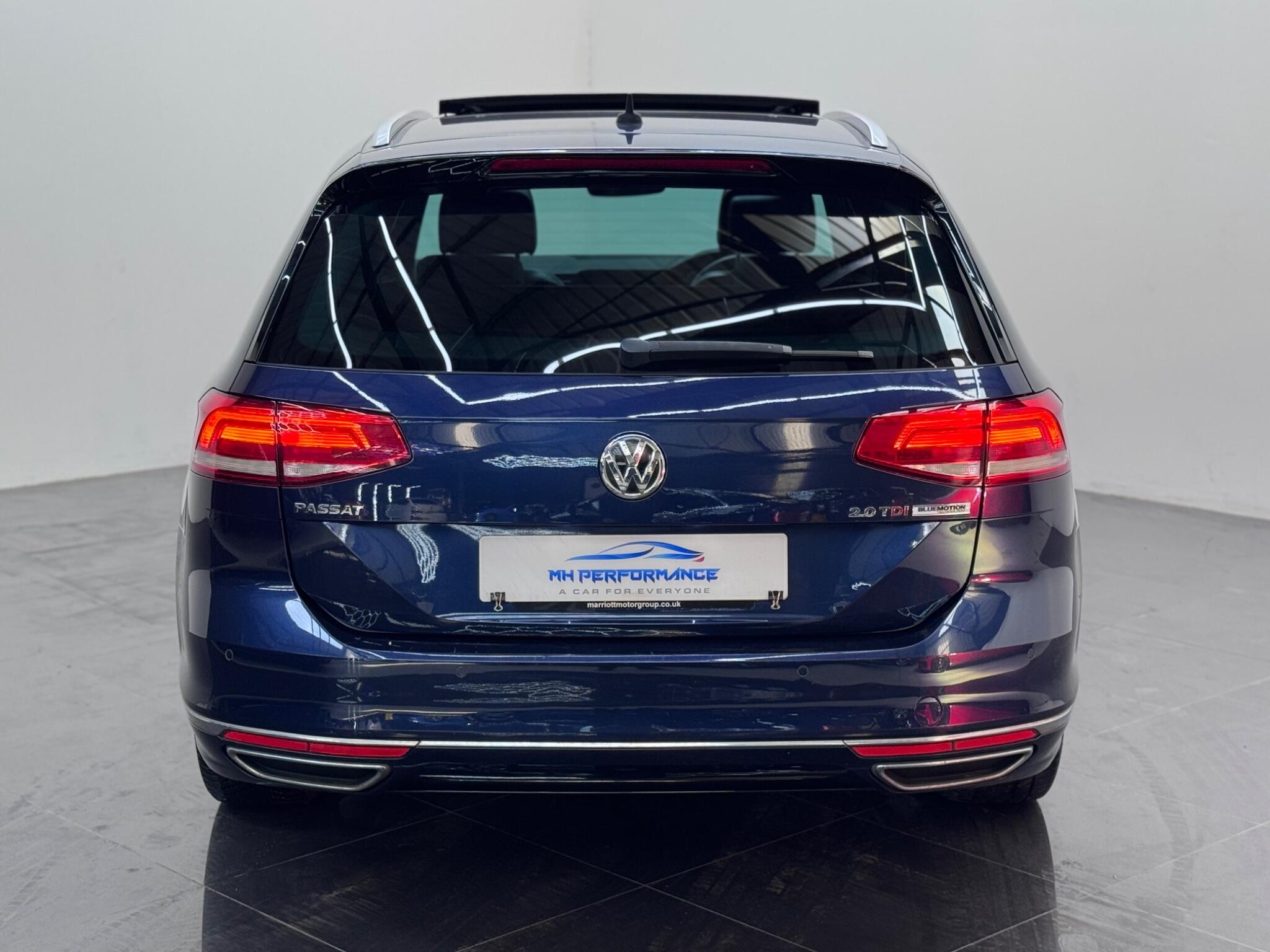 Volkswagen Passat view 4