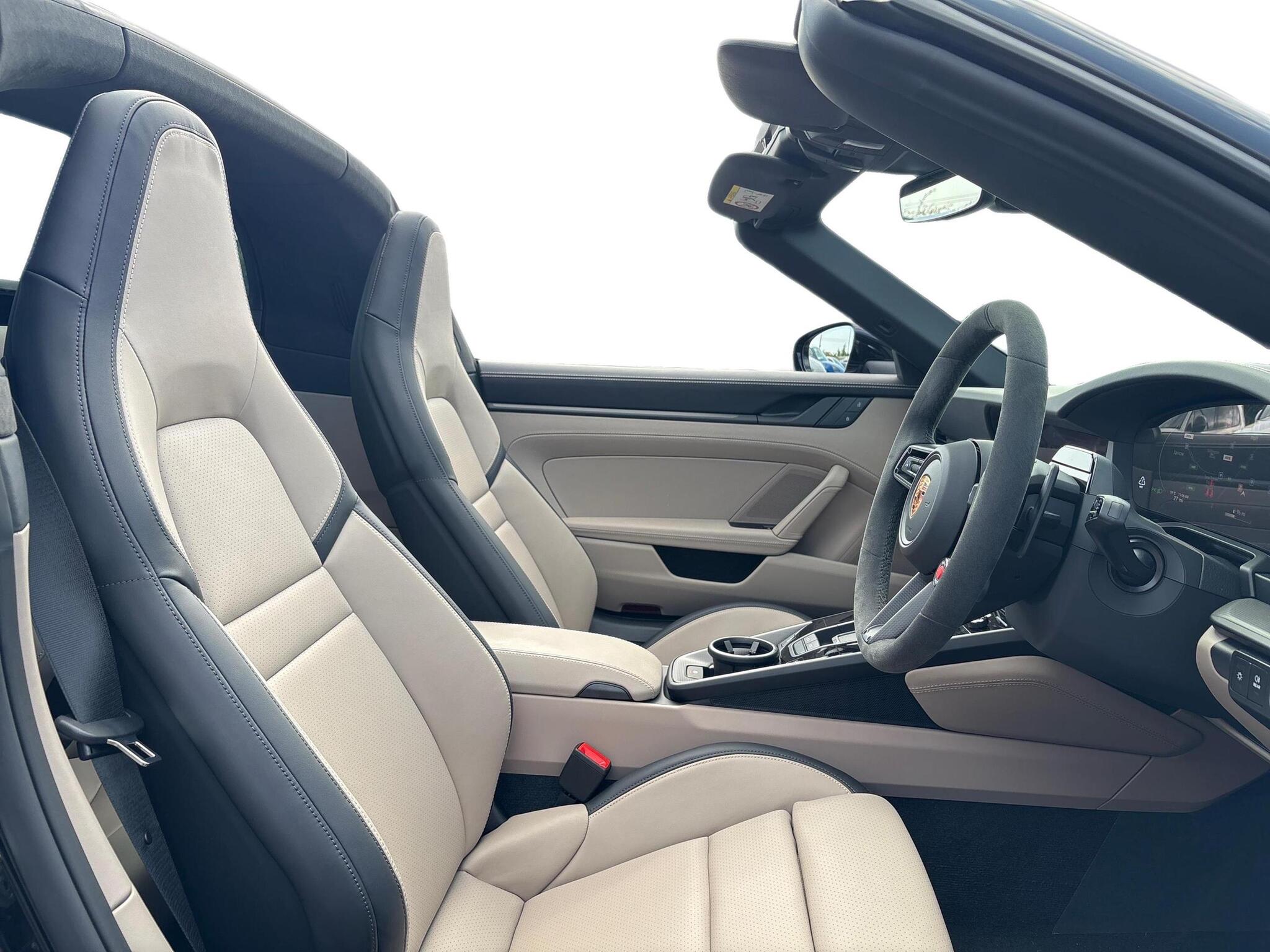 Porsche 911 view 19