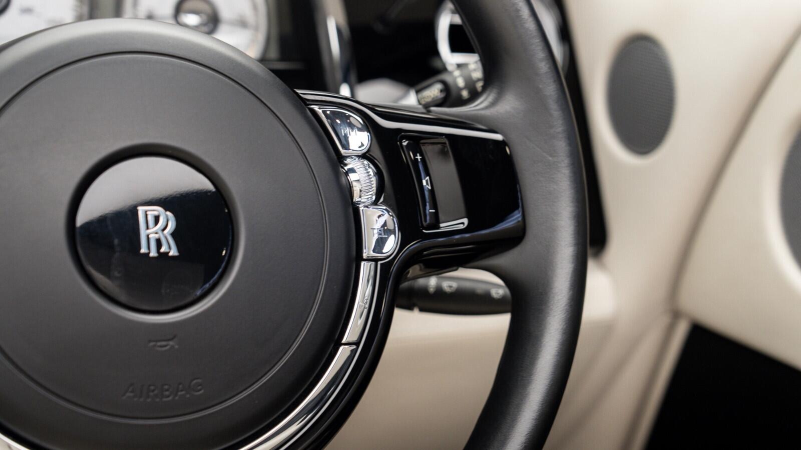 Rolls-Royce Dawn view 15