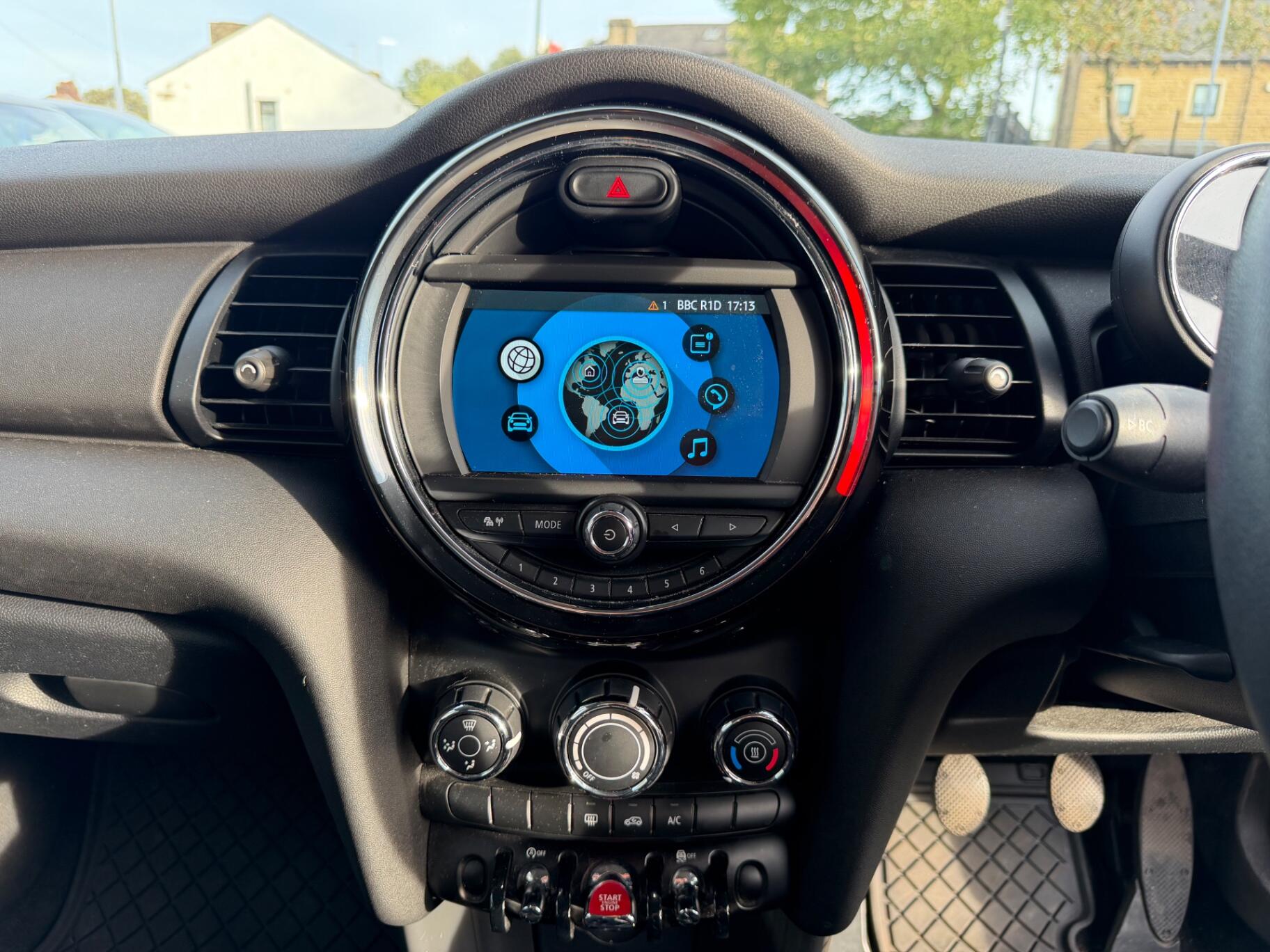 Mini Hatch view 13